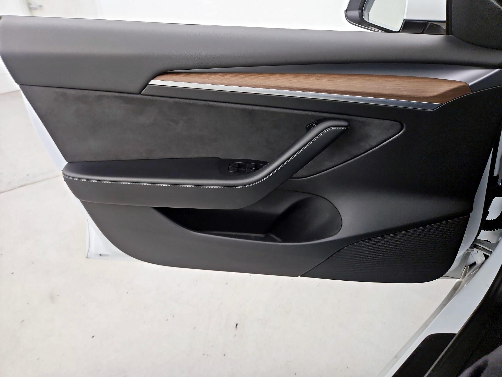 Thumbnail: 2022 Tesla Model 3 - 12