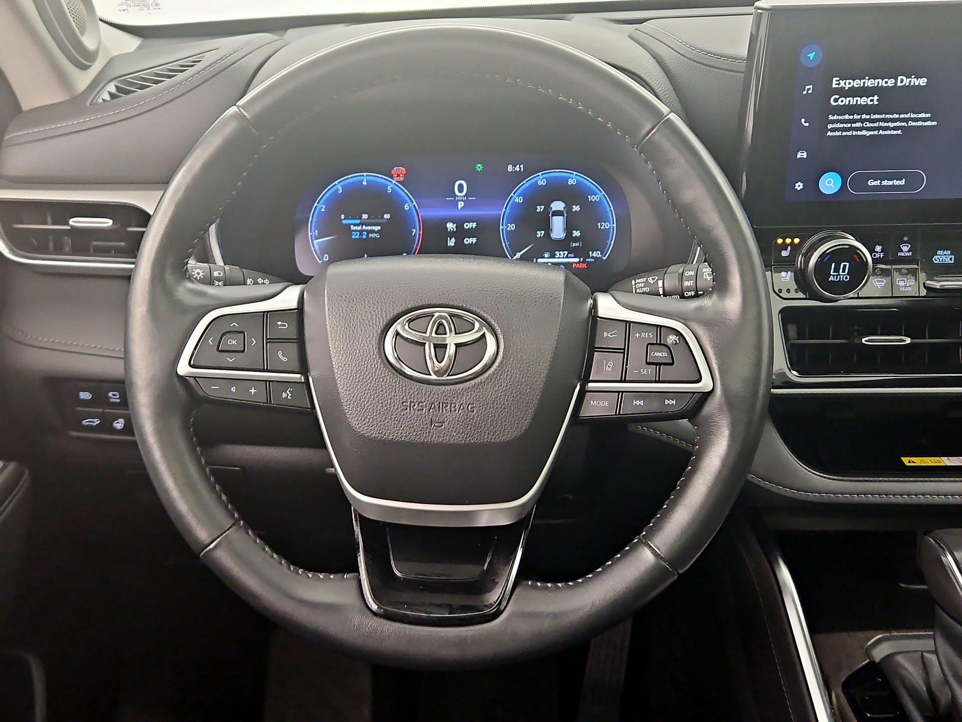 Thumbnail: 2023 Toyota Highlander - 10