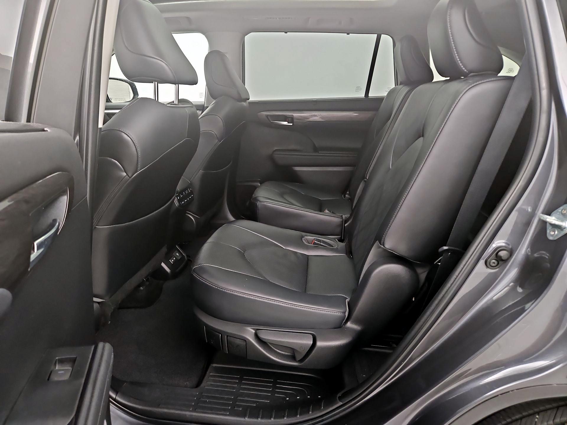 Thumbnail: 2023 Toyota Highlander - 20