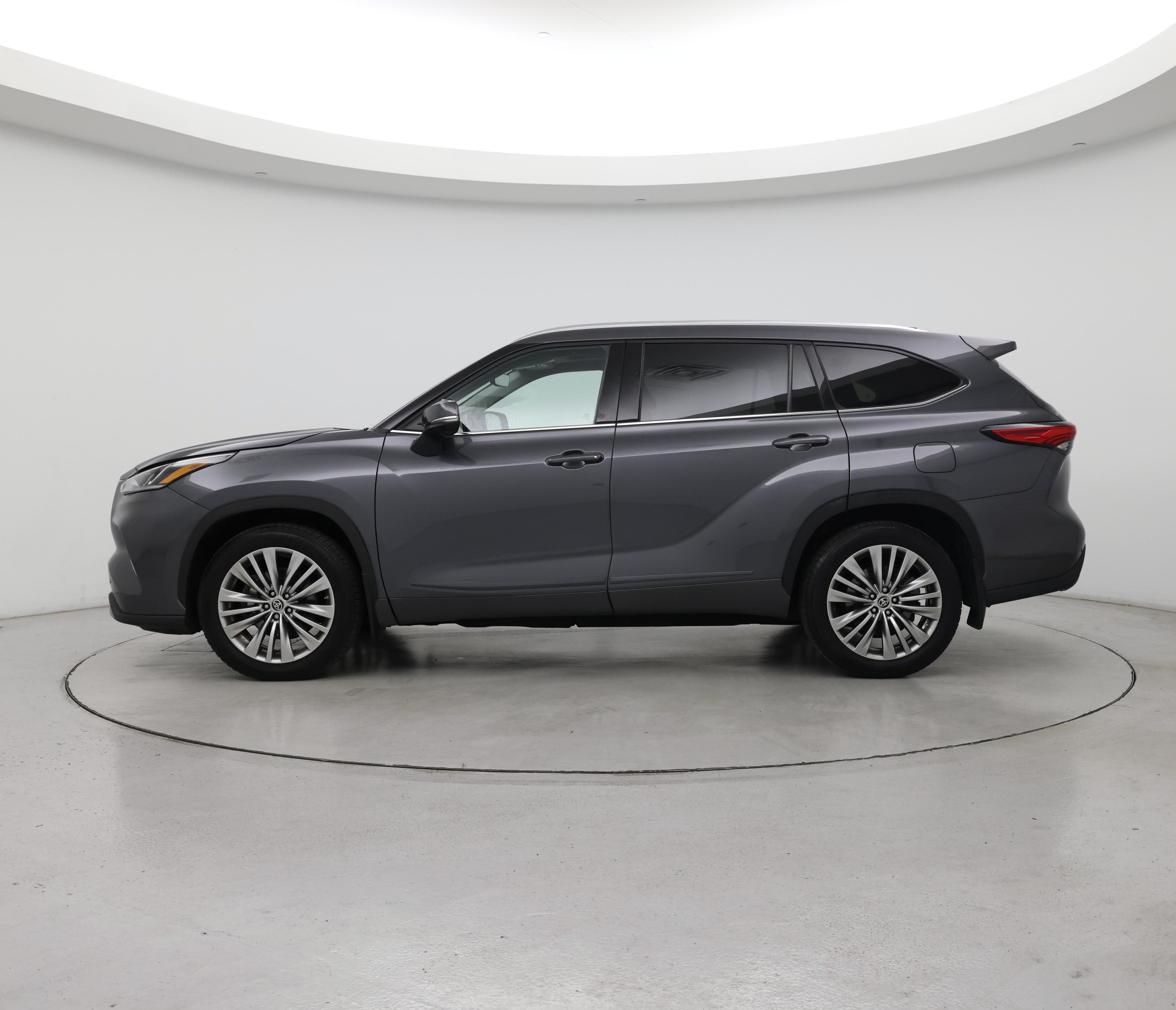 Thumbnail: 2023 Toyota Highlander - 3
