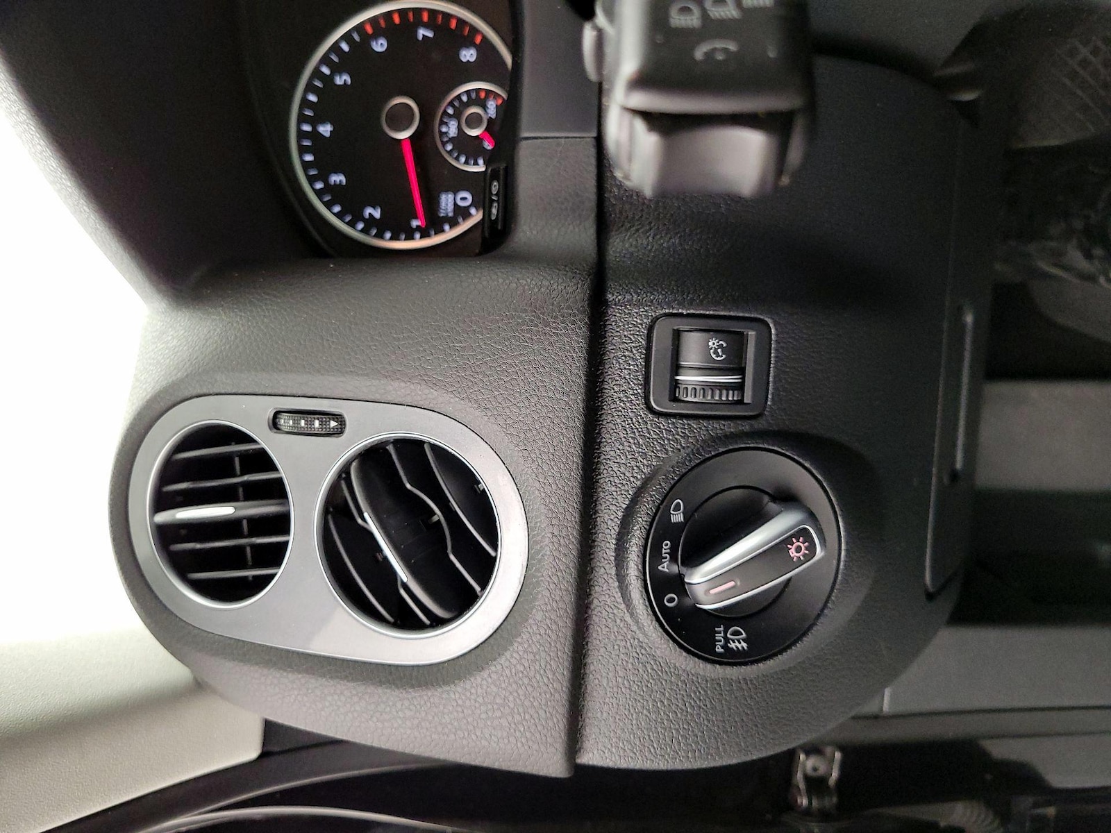 2017 Volkswagen Tiguan Sport - Photo 14