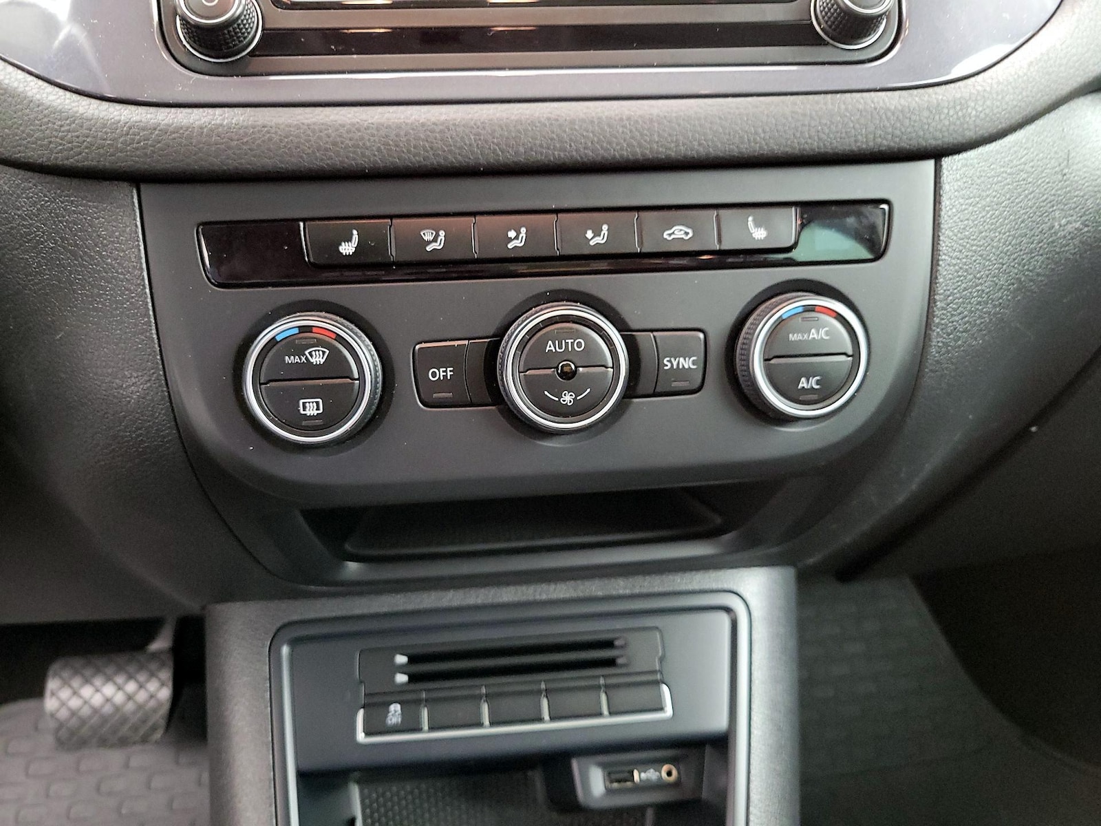 2017 Volkswagen Tiguan Sport - Photo 18