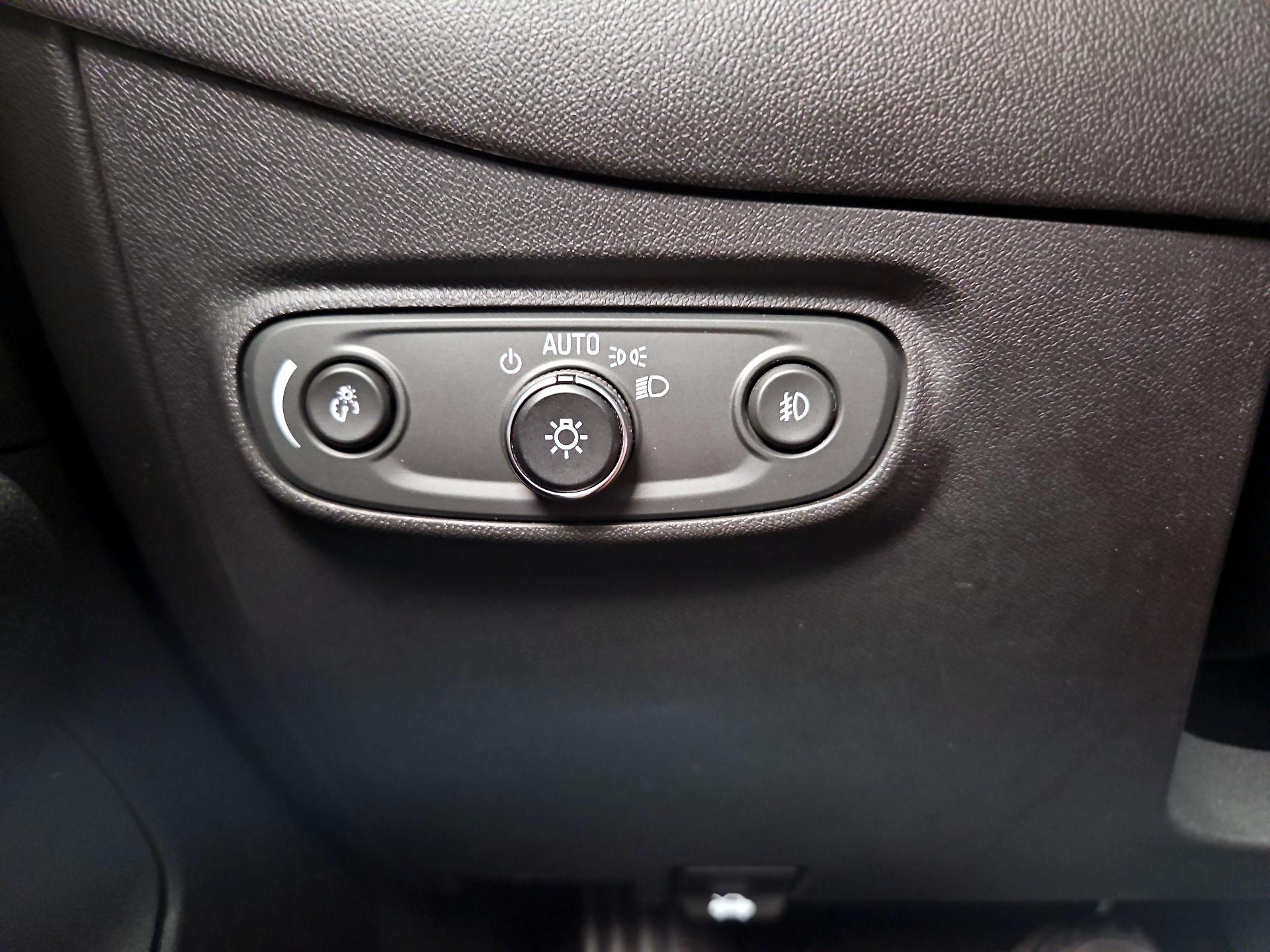 Thumbnail: 2020 Chevrolet Equinox - 13