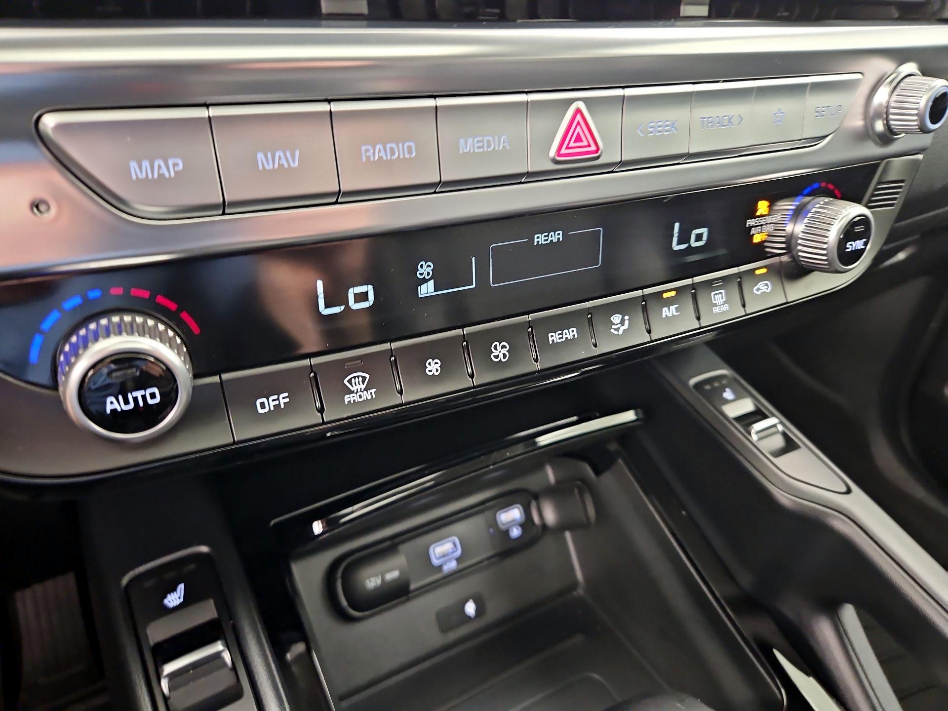 Thumbnail: 2022 Kia Telluride - 17