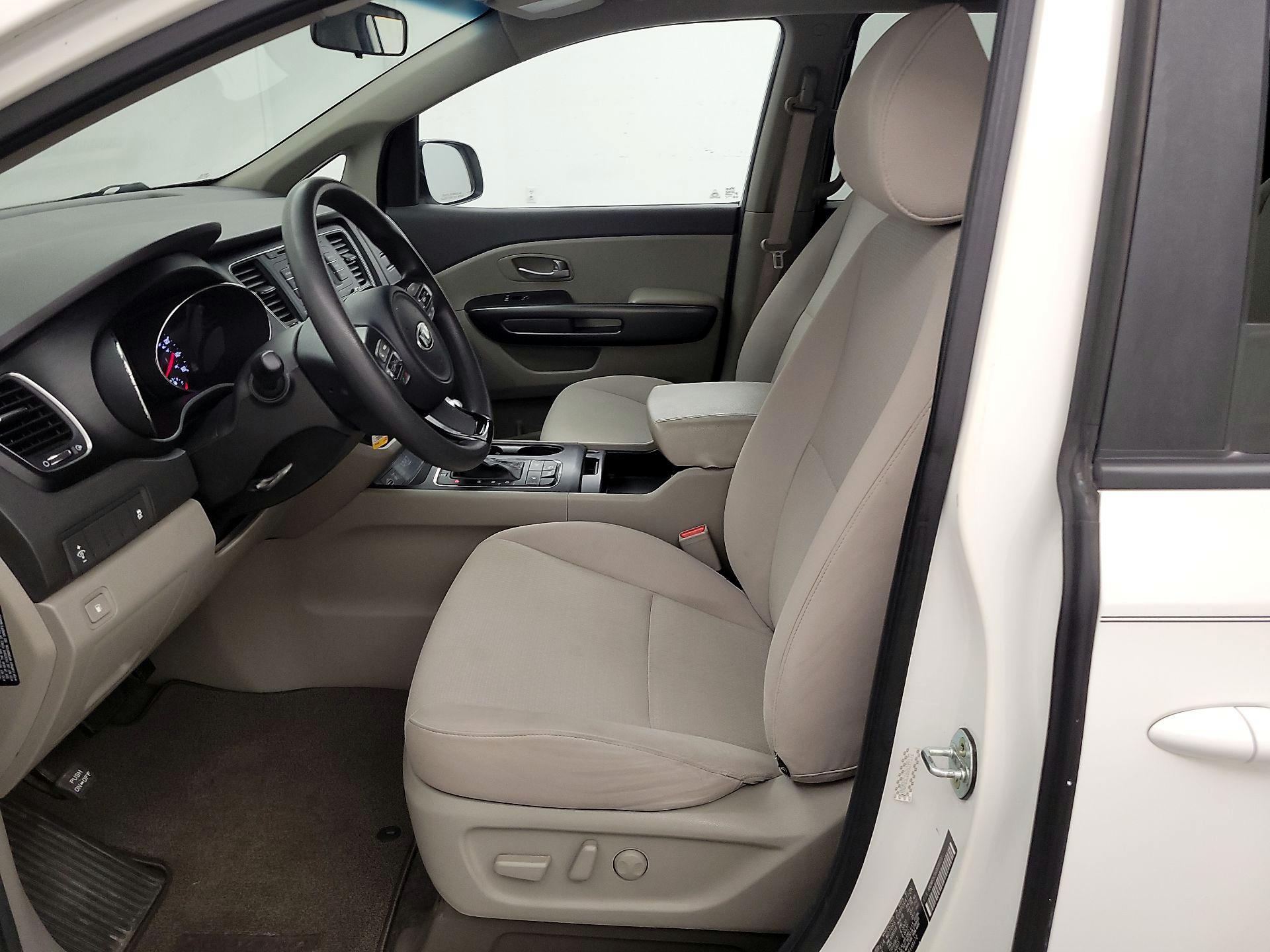 Thumbnail: 2016 Kia Sedona - 11
