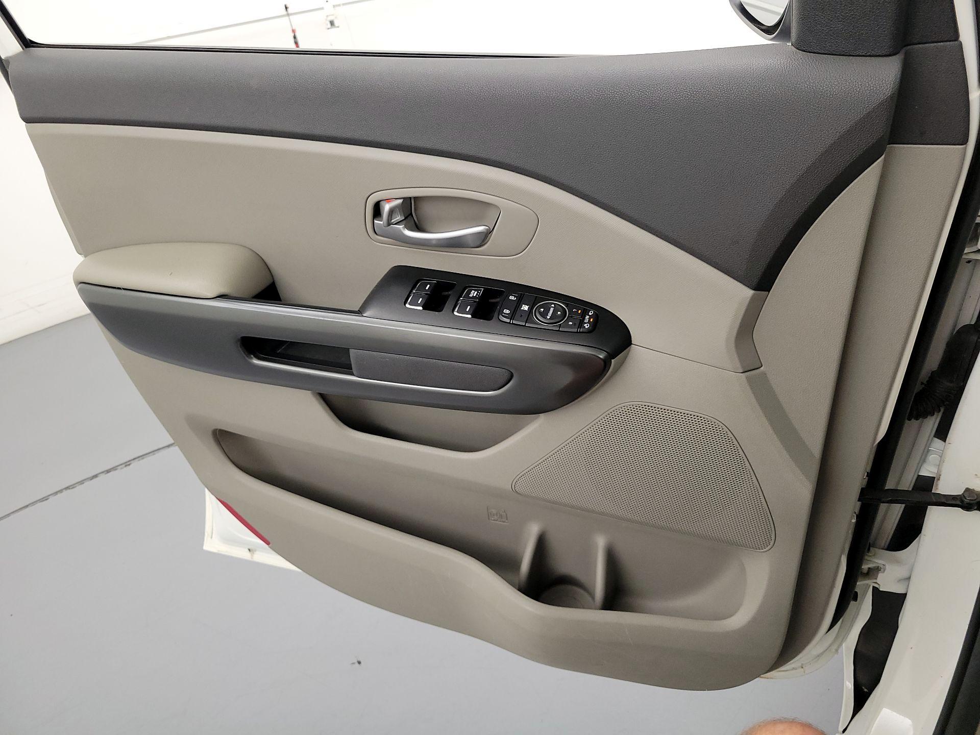 Thumbnail: 2016 Kia Sedona - 12