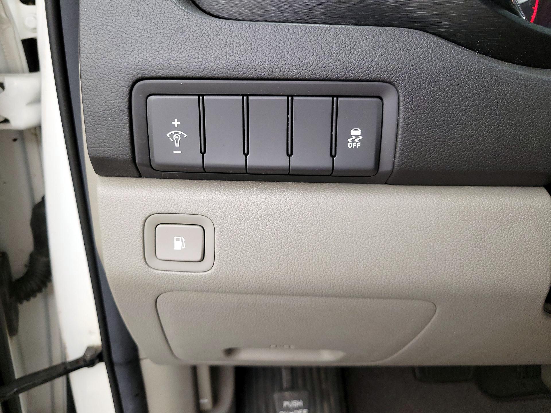 Thumbnail: 2016 Kia Sedona - 13