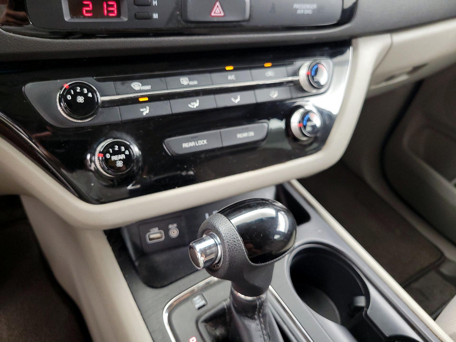 Thumbnail: 2016 Kia Sedona - 16