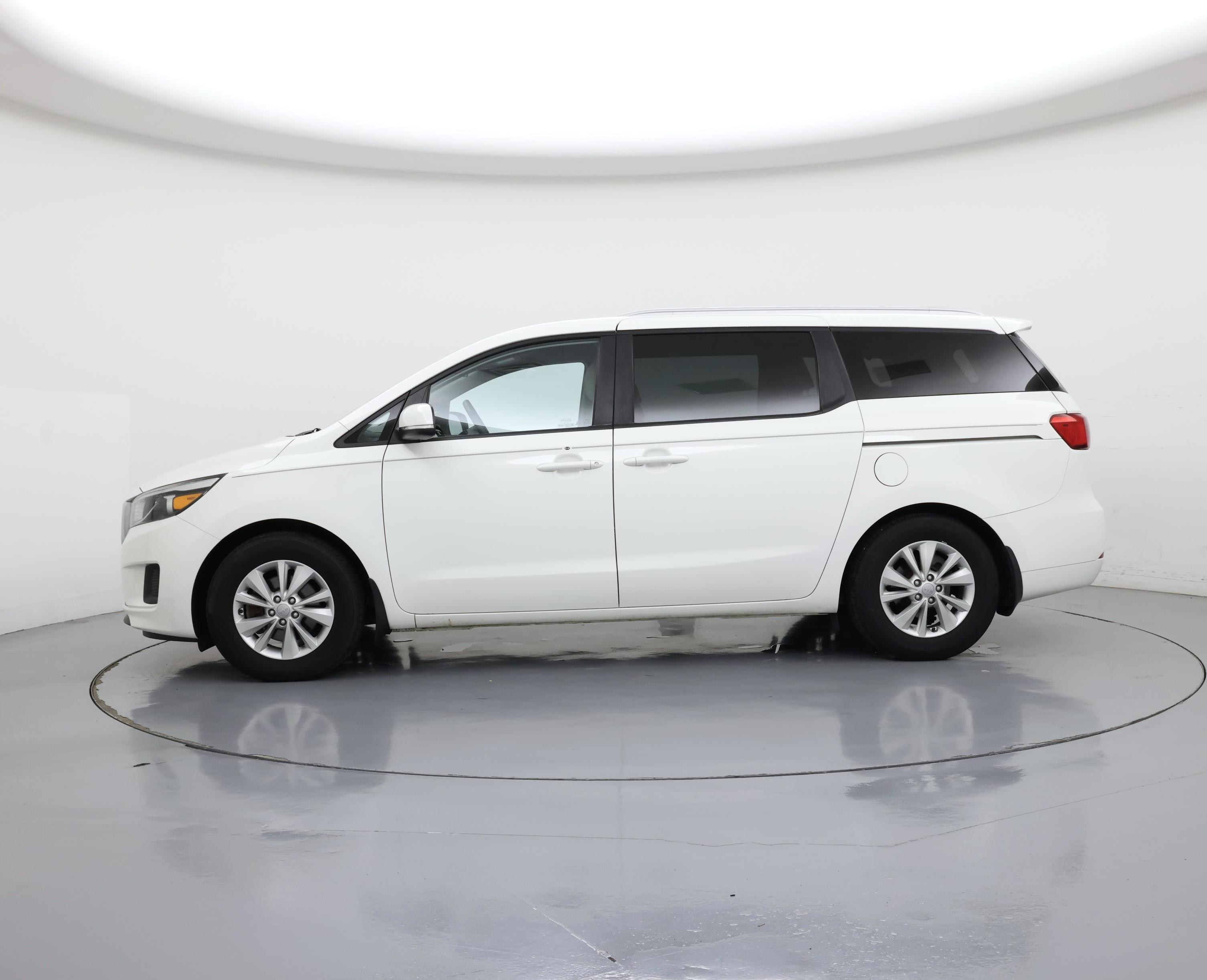 Thumbnail: 2016 Kia Sedona - 3