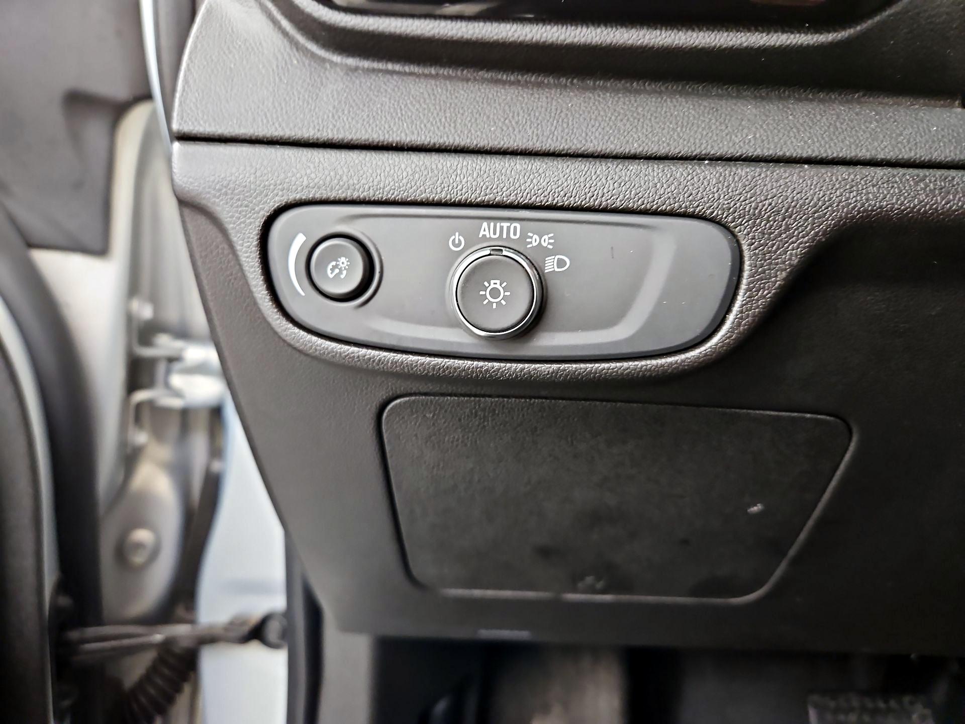 Thumbnail: 2022 Chevrolet Bolt EV - 13