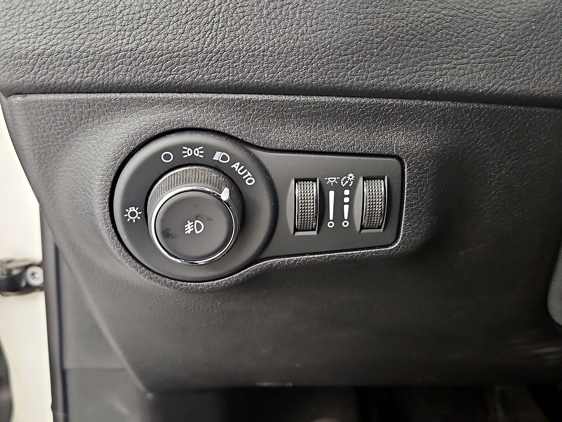 Thumbnail: 2018 Jeep Compass - 13