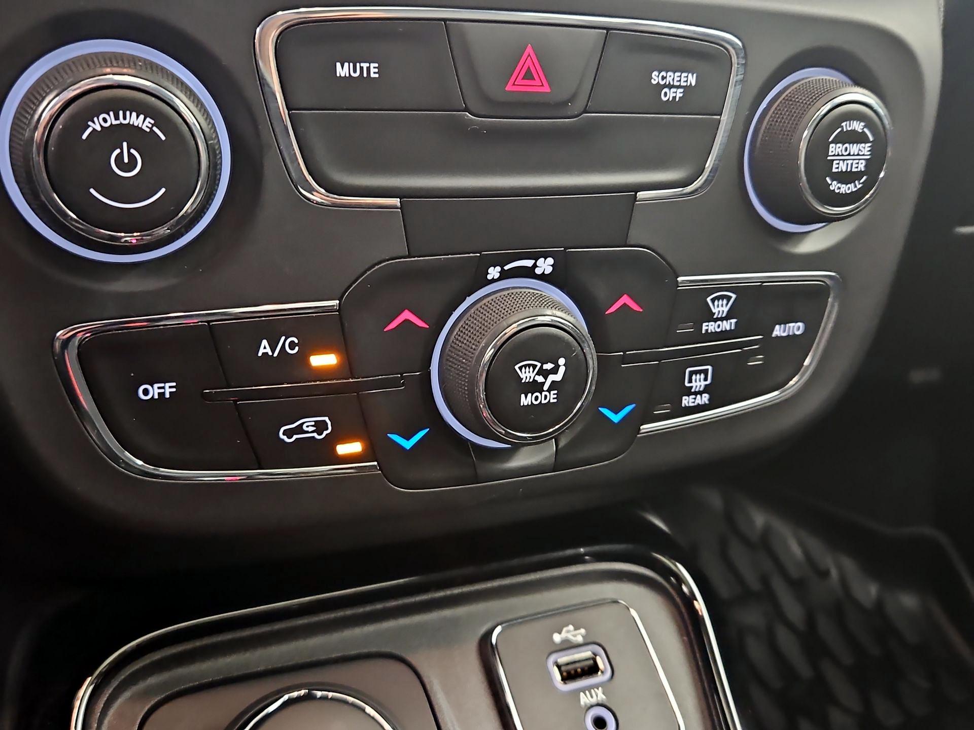 Thumbnail: 2018 Jeep Compass - 16
