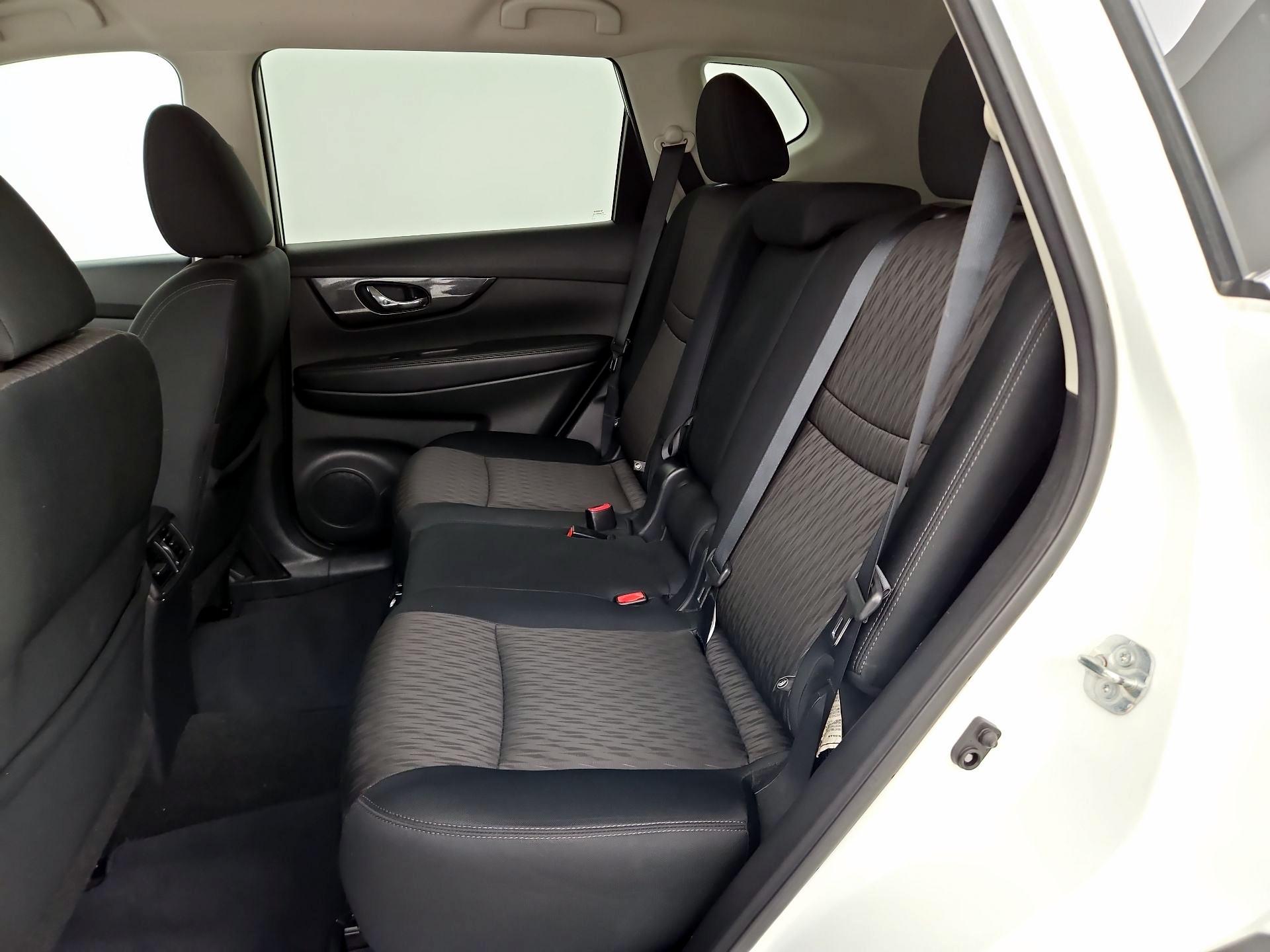 Thumbnail: 2017 Nissan Rogue - 19