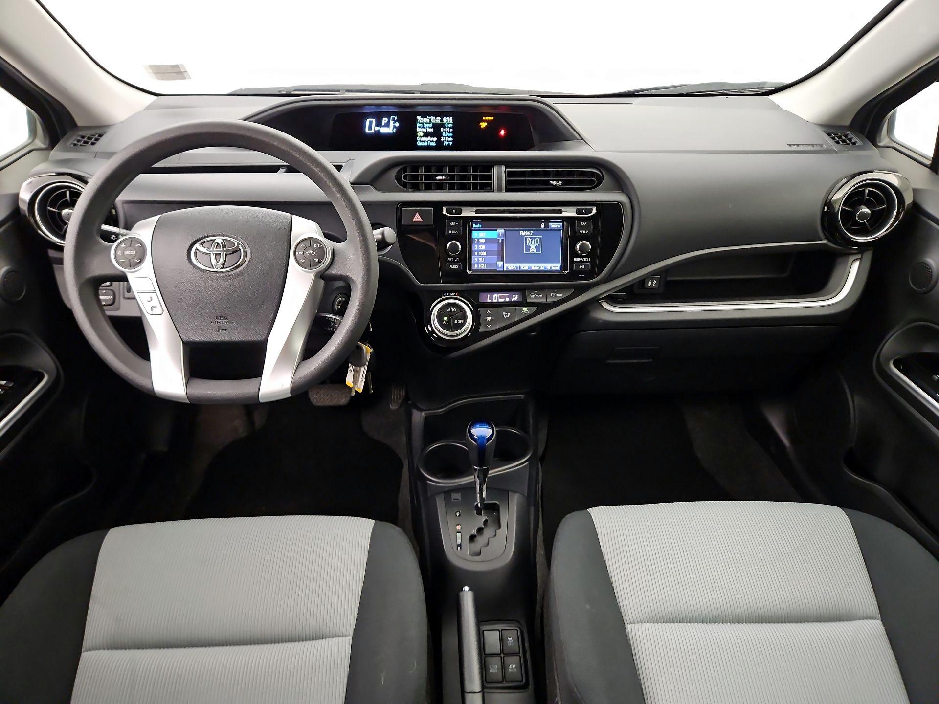 Thumbnail: 2015 Toyota Prius c - 9