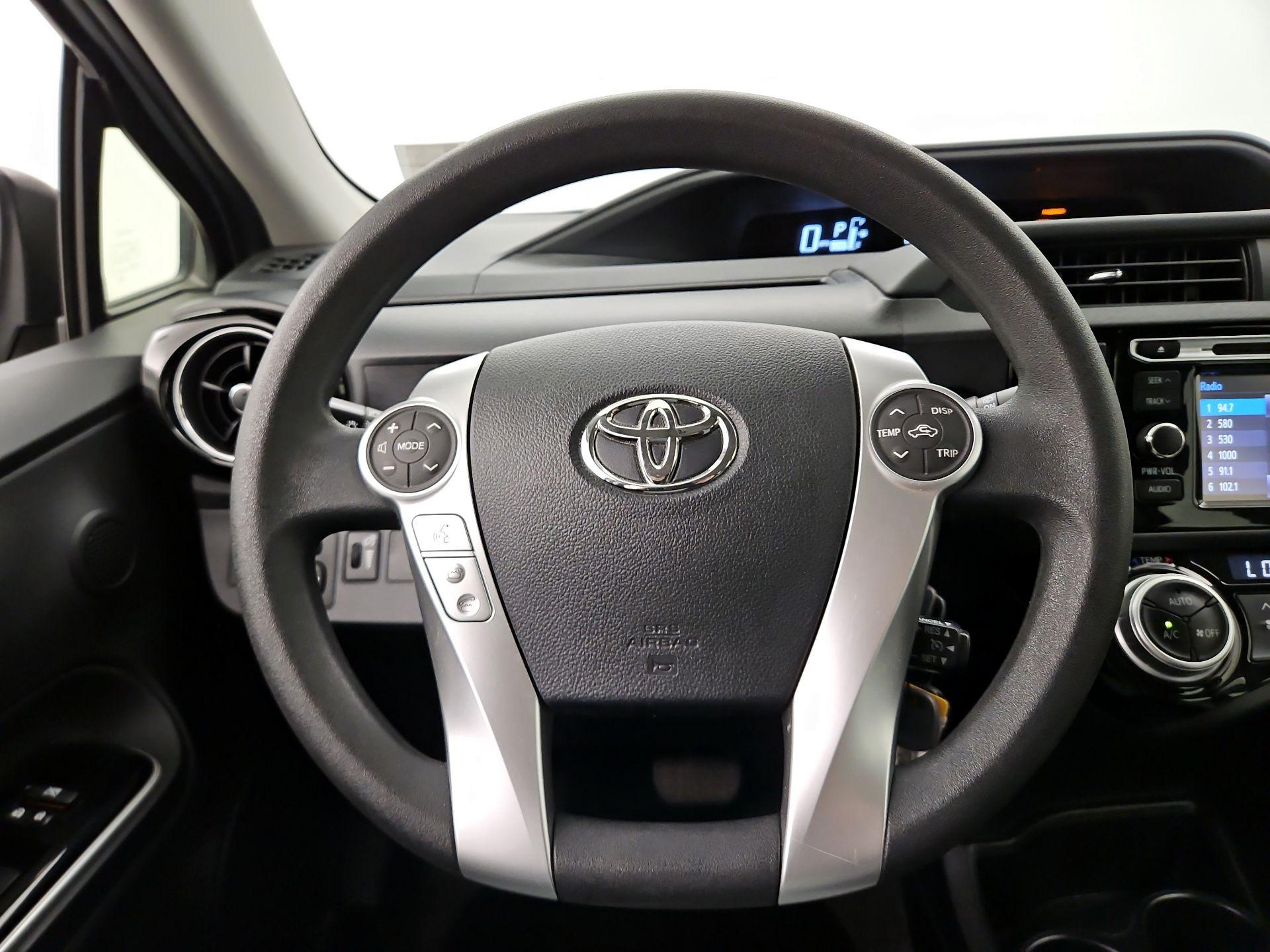 Thumbnail: 2015 Toyota Prius c - 10
