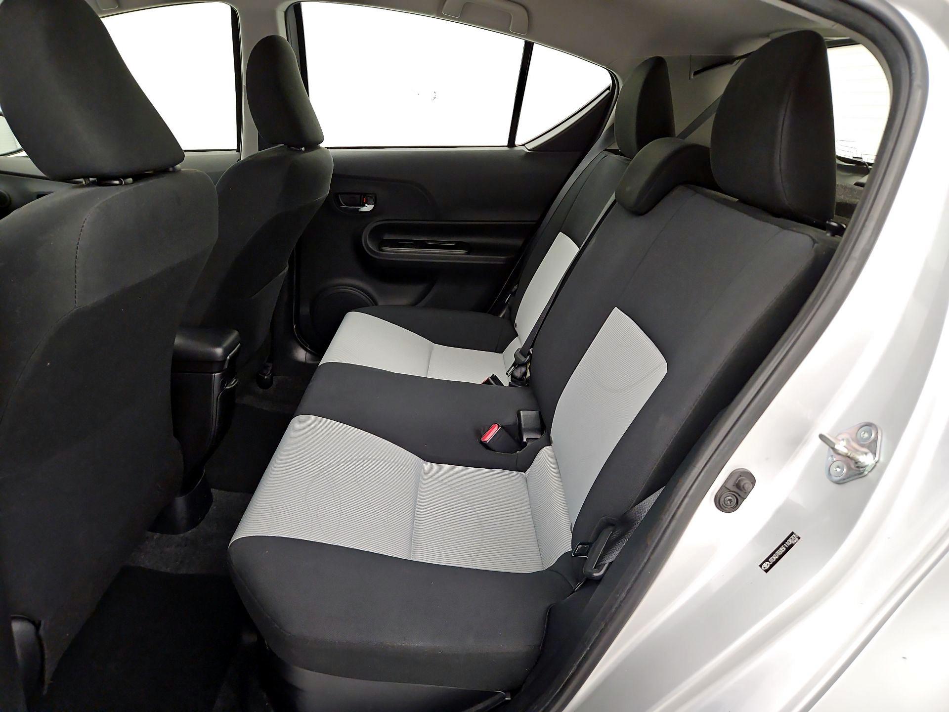 Thumbnail: 2015 Toyota Prius c - 18