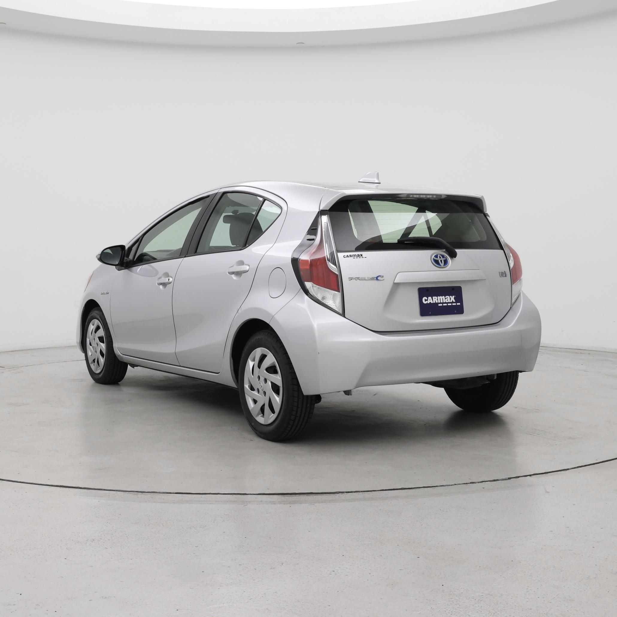 Thumbnail: 2015 Toyota Prius c - 2