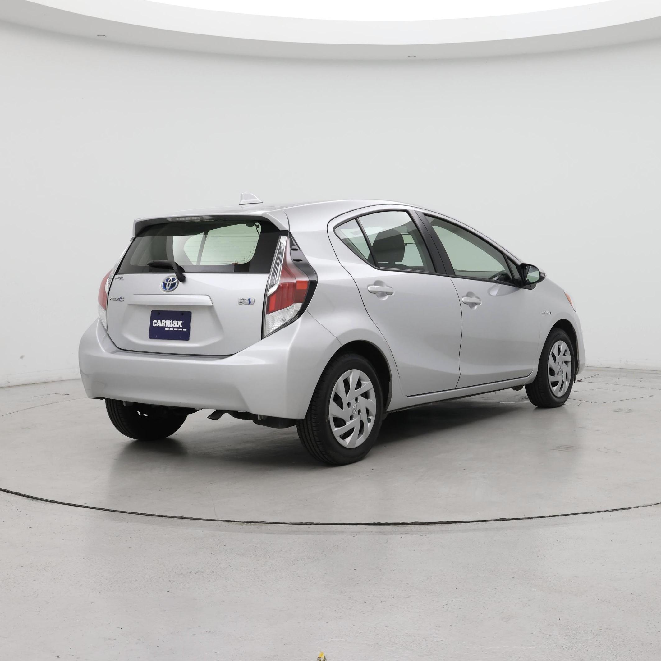 Thumbnail: 2015 Toyota Prius c - 8