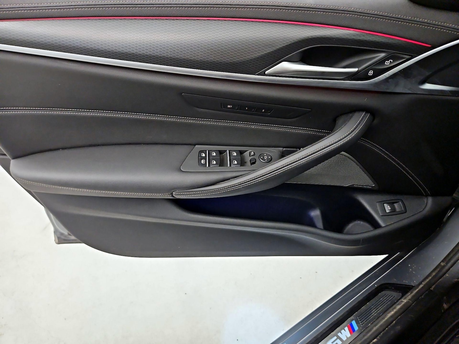 2023 BMW 5 Series M550i - Photo 13