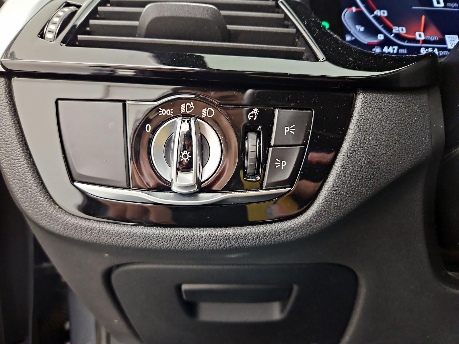 2023 BMW 5 Series M550i - Photo 14