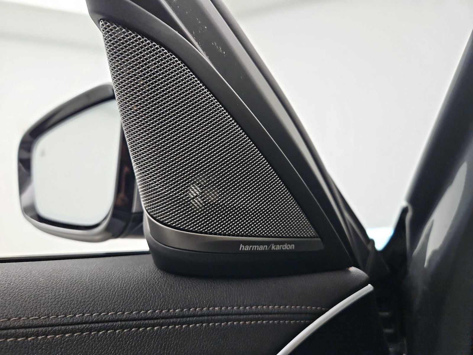 2023 BMW 5 Series M550i - Photo 25