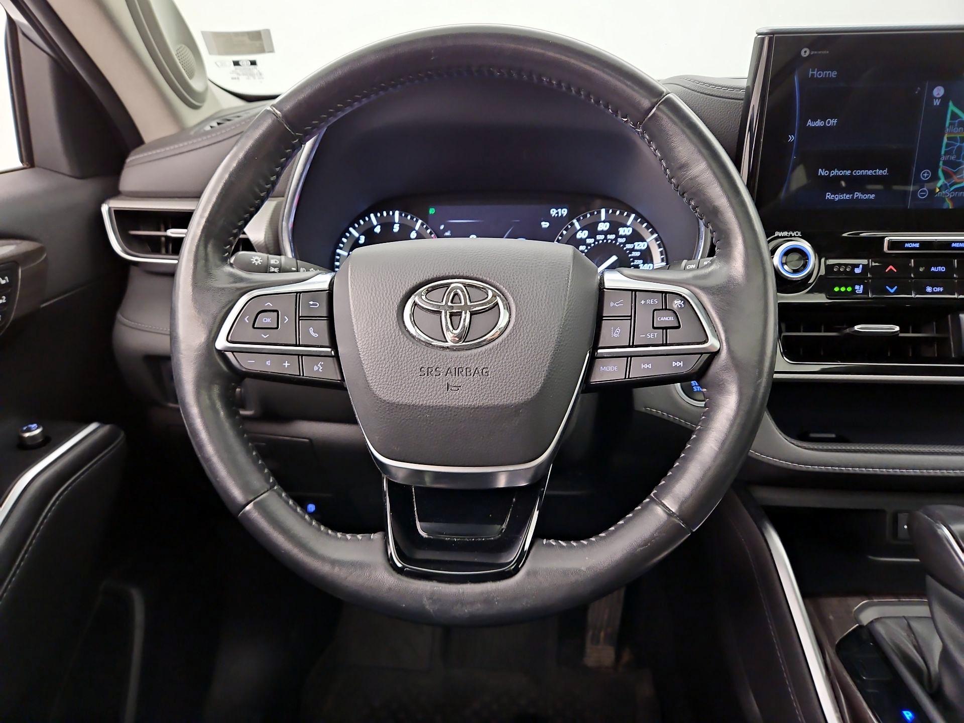 Thumbnail: 2021 Toyota Highlander - 10
