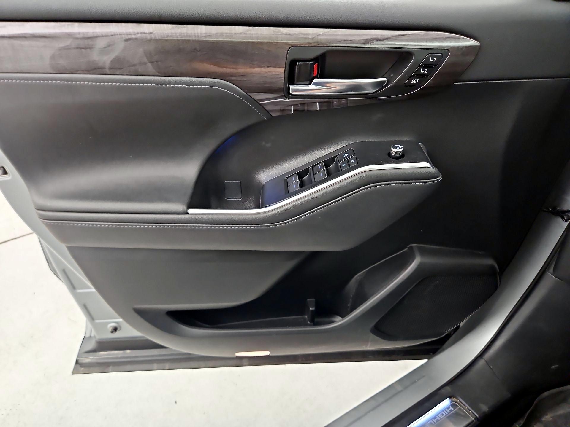 Thumbnail: 2021 Toyota Highlander - 12