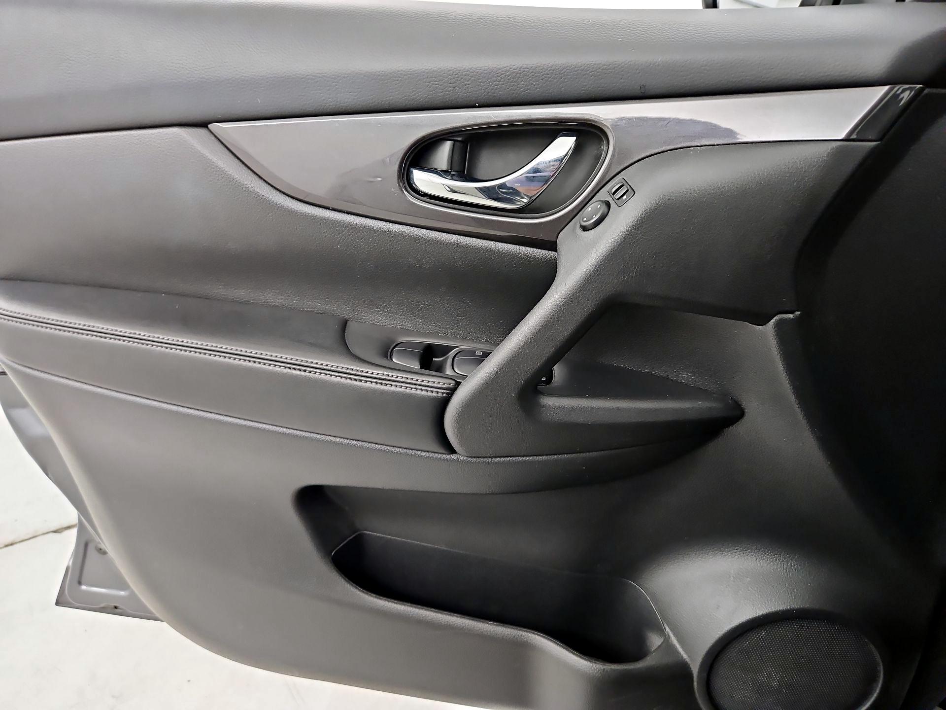 Thumbnail: 2019 Nissan Rogue - 12