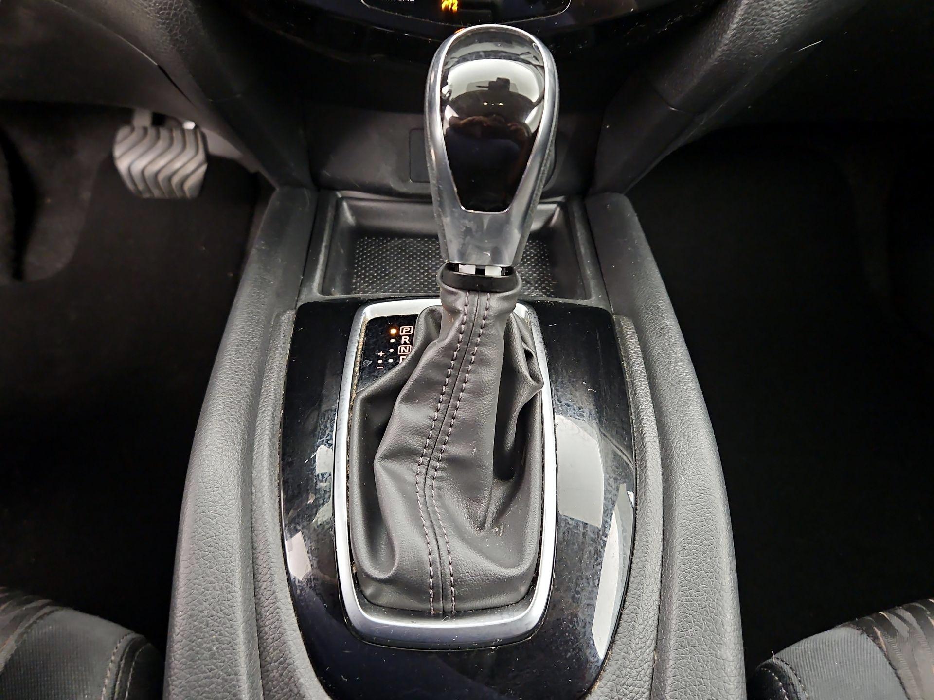Thumbnail: 2019 Nissan Rogue - 17