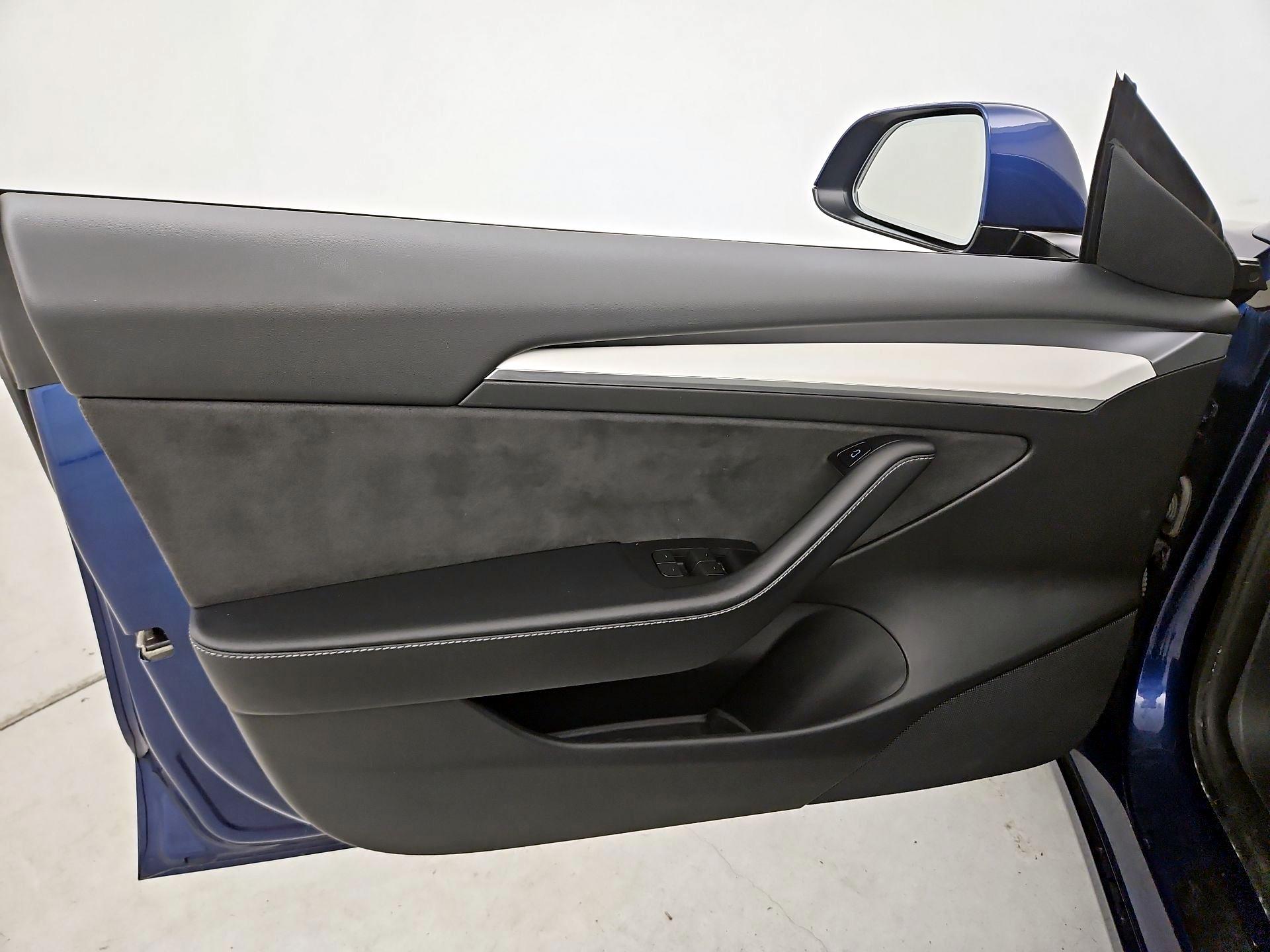 Thumbnail: 2022 Tesla Model 3 - 12