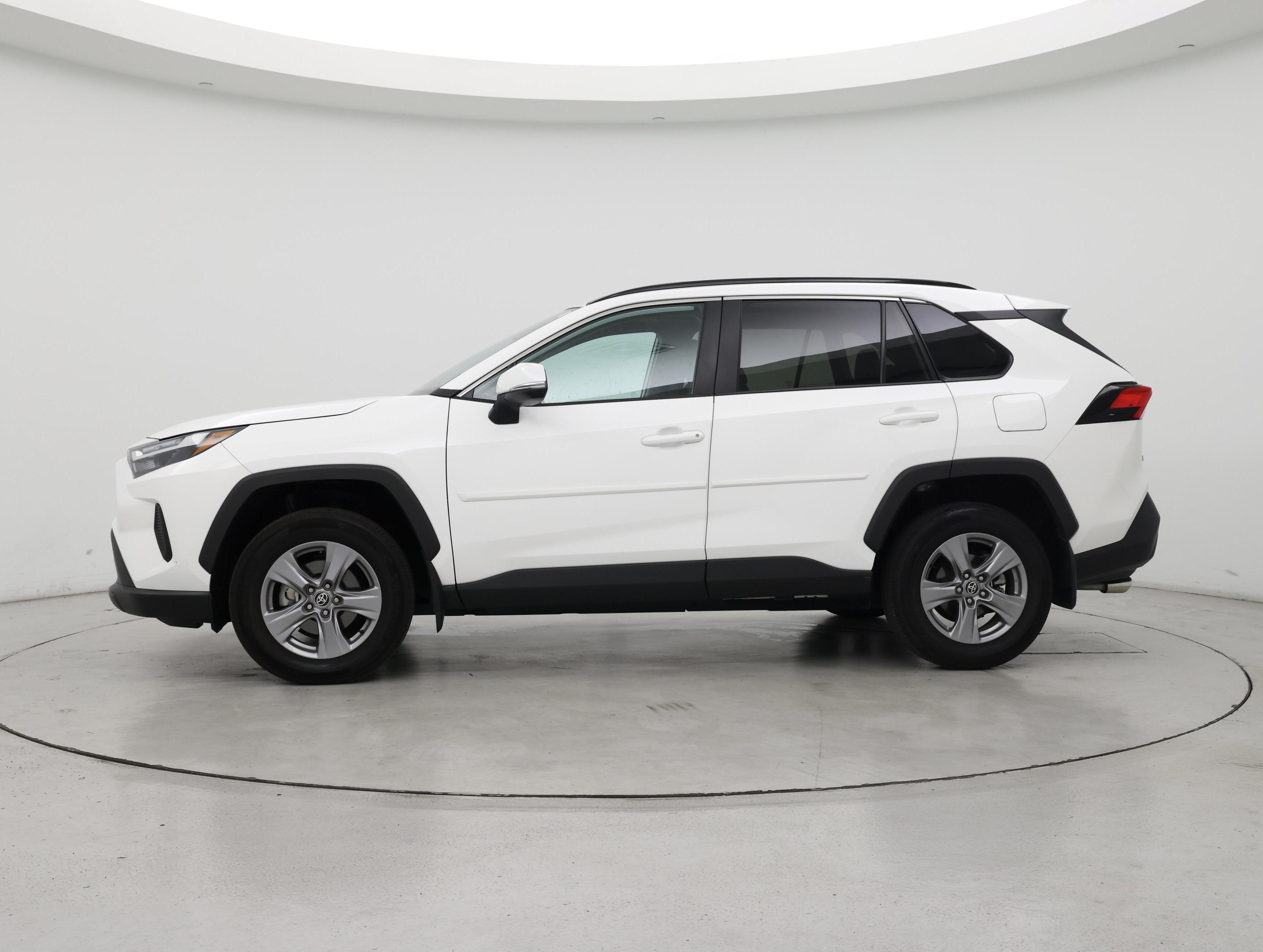 Thumbnail: 2022 Toyota RAV4 - 3