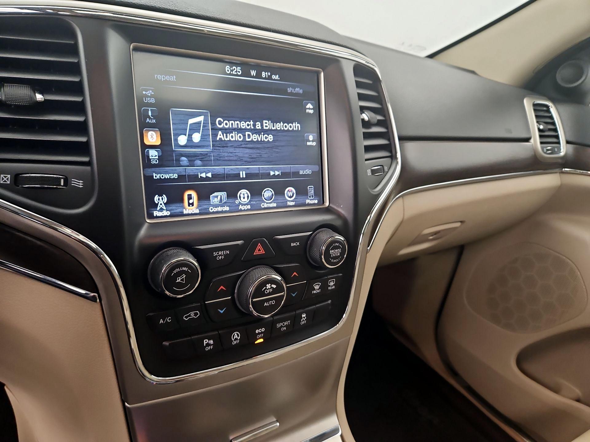 Thumbnail: 2017 Jeep Grand Cherokee - 15