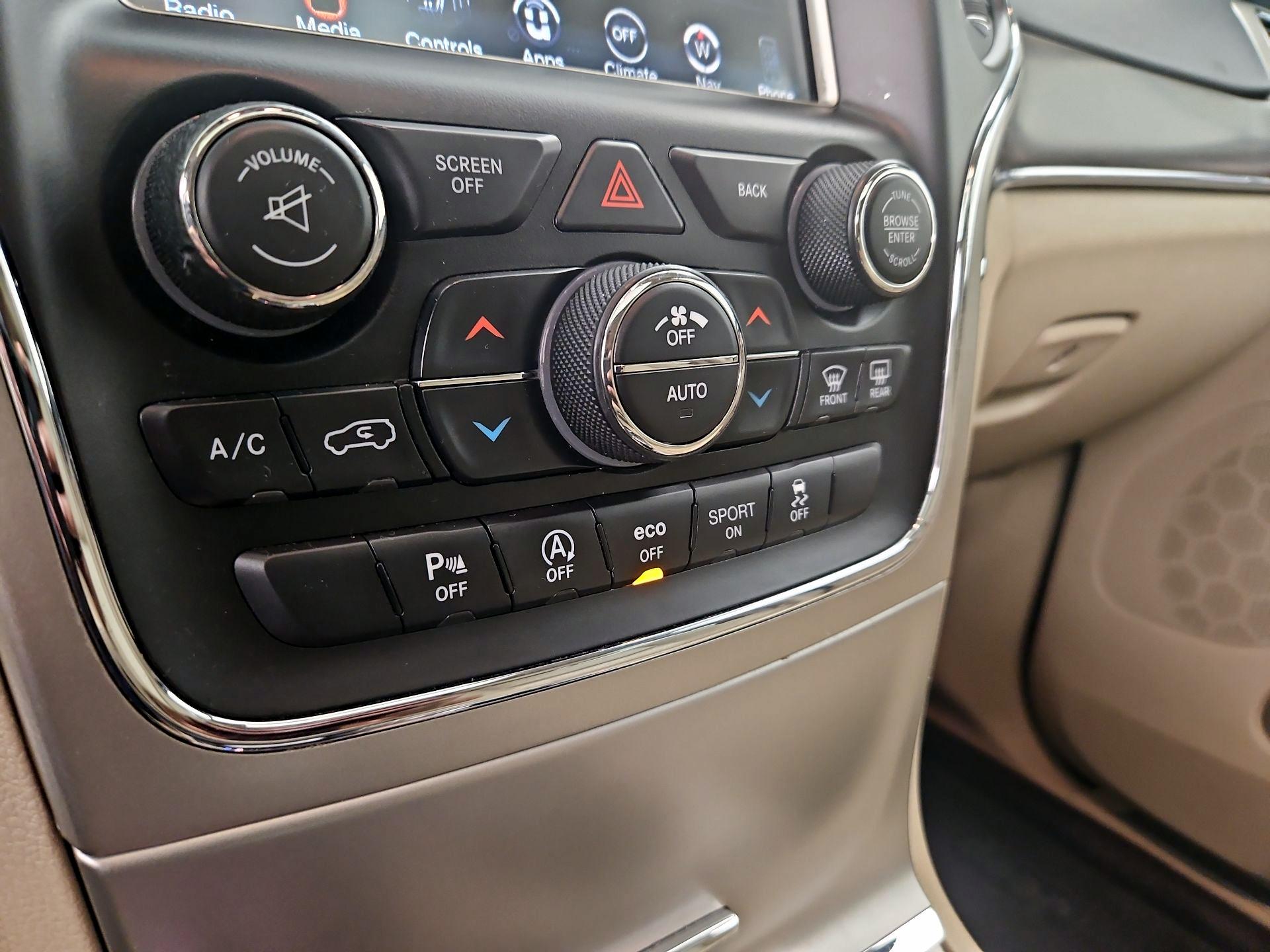 Thumbnail: 2017 Jeep Grand Cherokee - 16