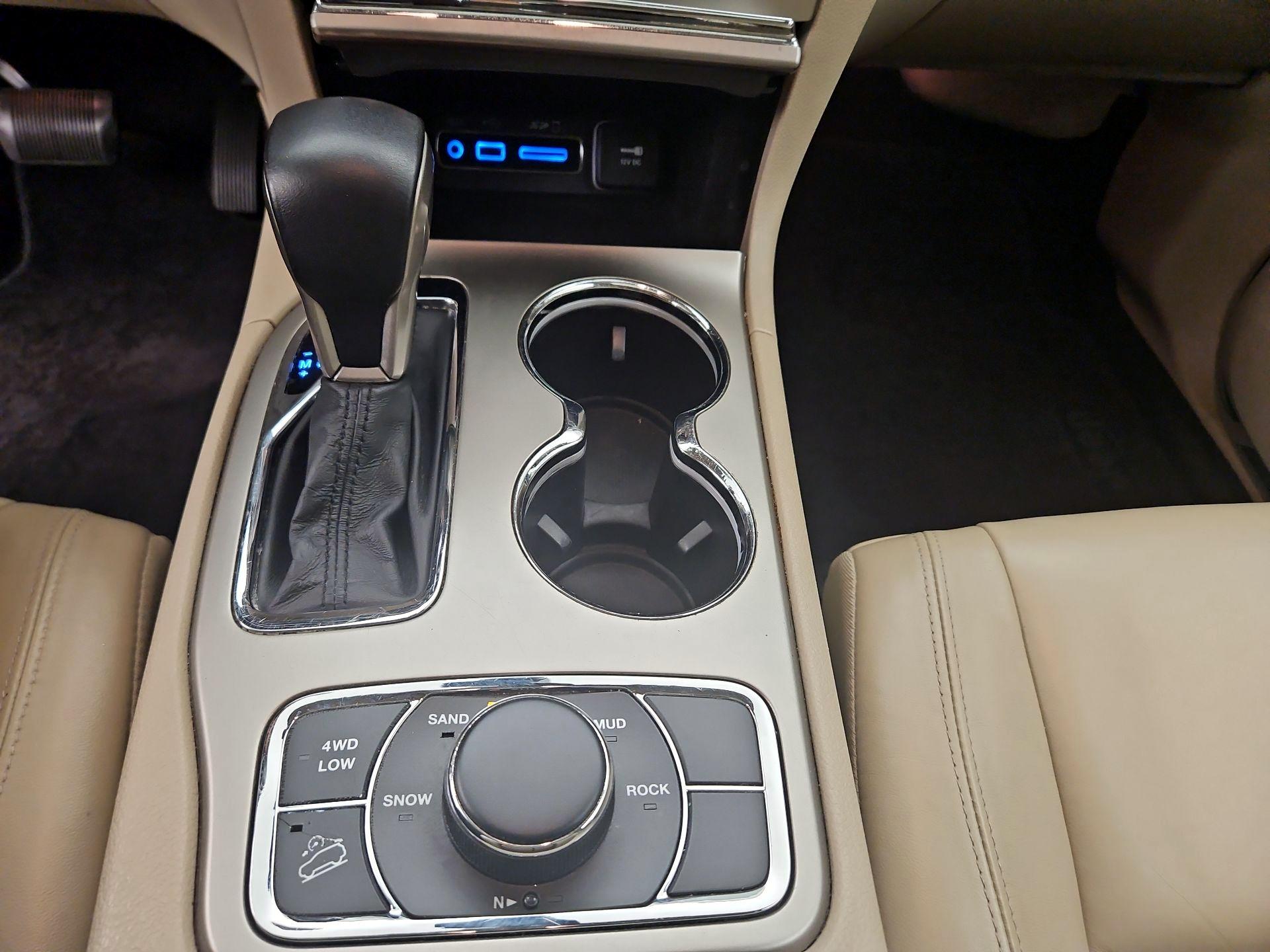 Thumbnail: 2017 Jeep Grand Cherokee - 17