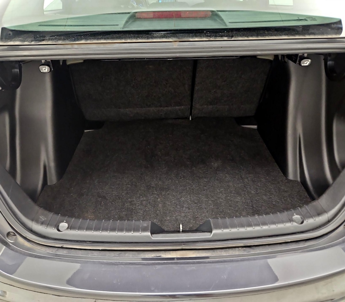 Trunk/Cargo (Seats Up)