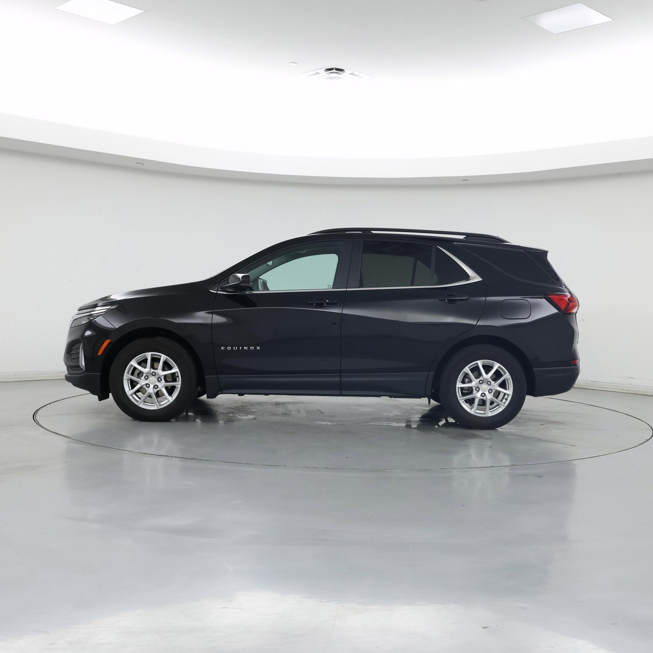 Thumbnail: 2022 Chevrolet Equinox - 3