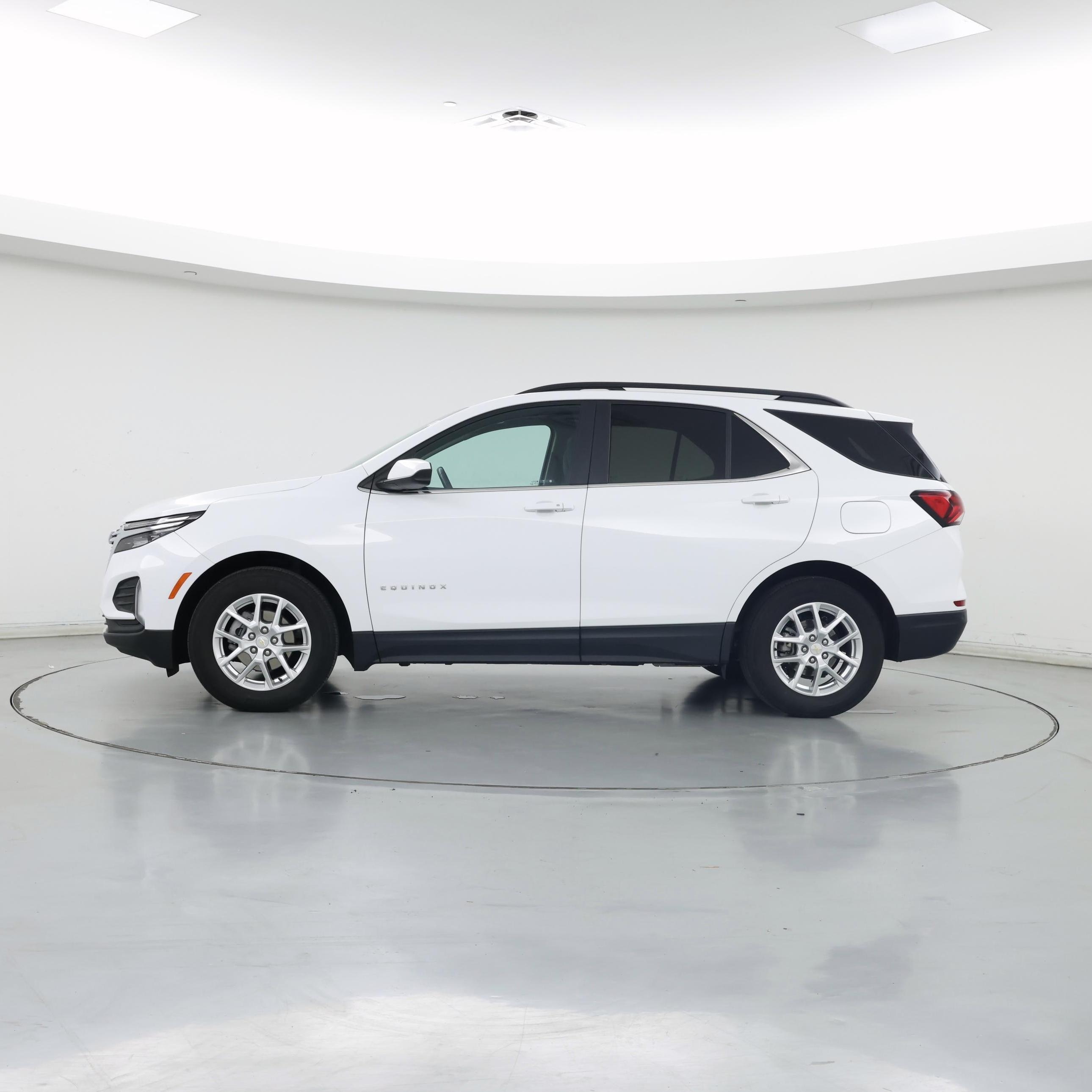 Thumbnail: 2022 Chevrolet Equinox - 3