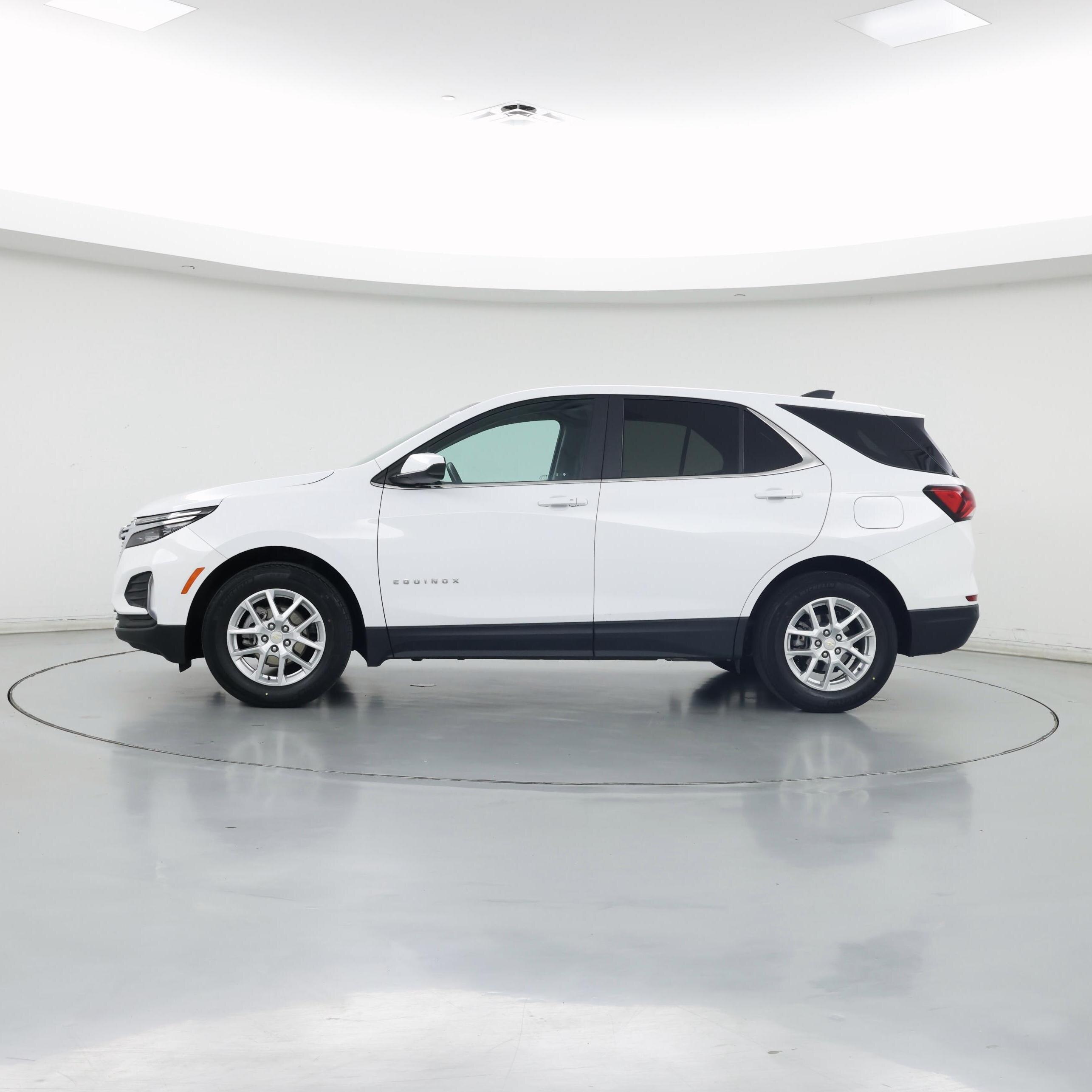 Thumbnail: 2022 Chevrolet Equinox - 3