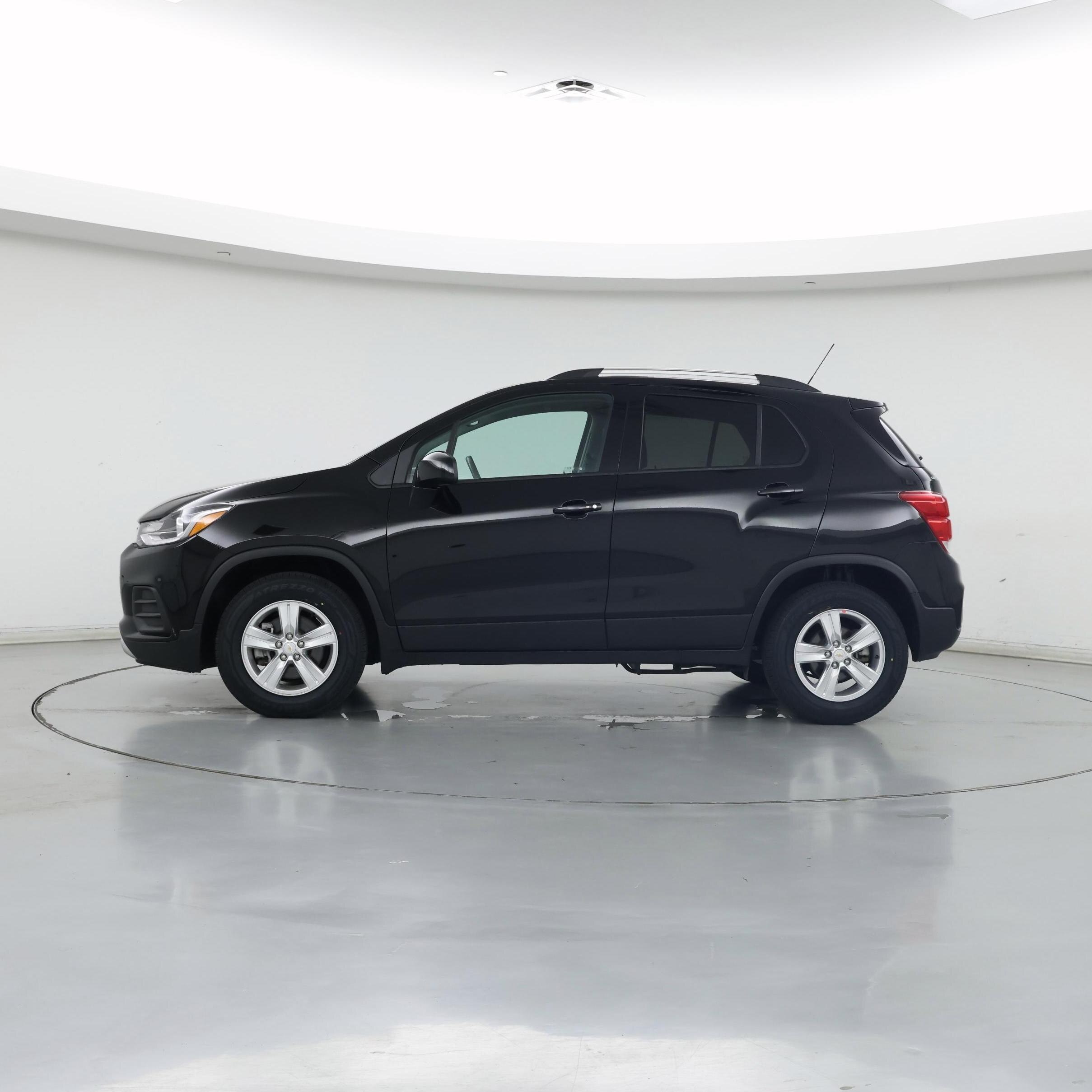 Thumbnail: 2022 Chevrolet Trax - 3