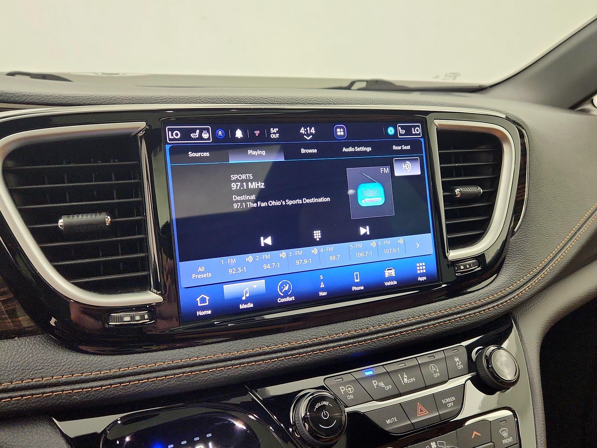 Thumbnail: 2022 Chrysler Pacifica - 16