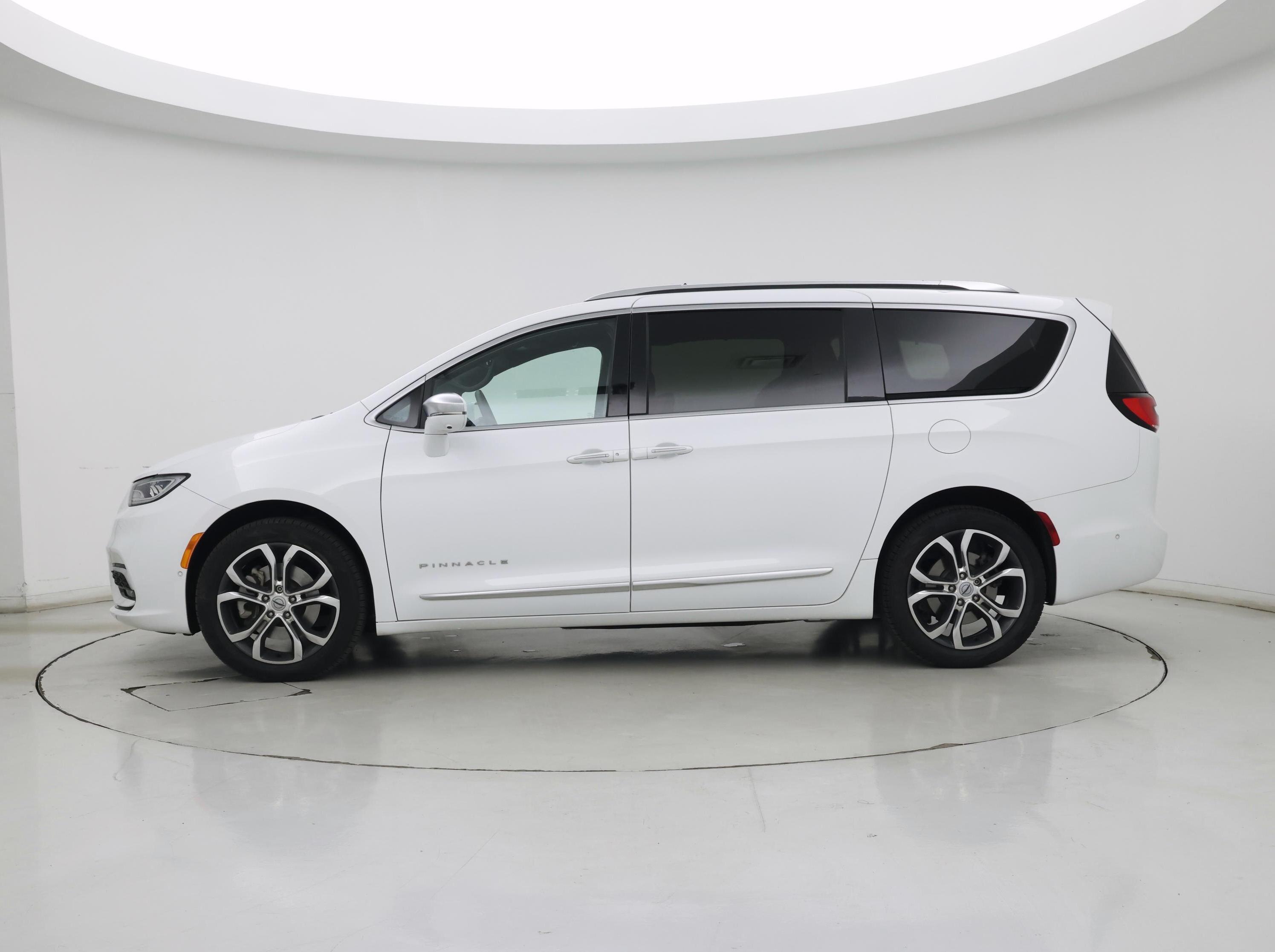 Thumbnail: 2022 Chrysler Pacifica - 3