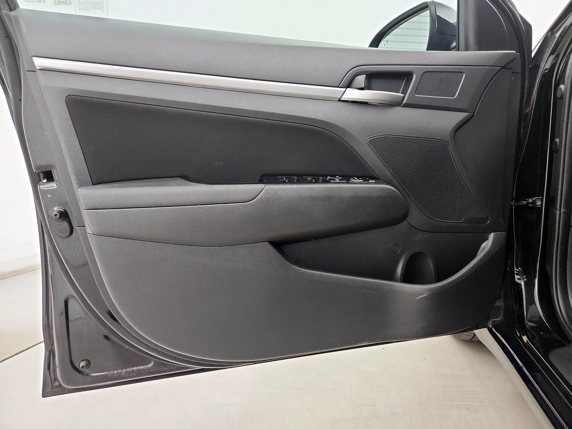 Thumbnail: 2019 Hyundai Elantra - 12