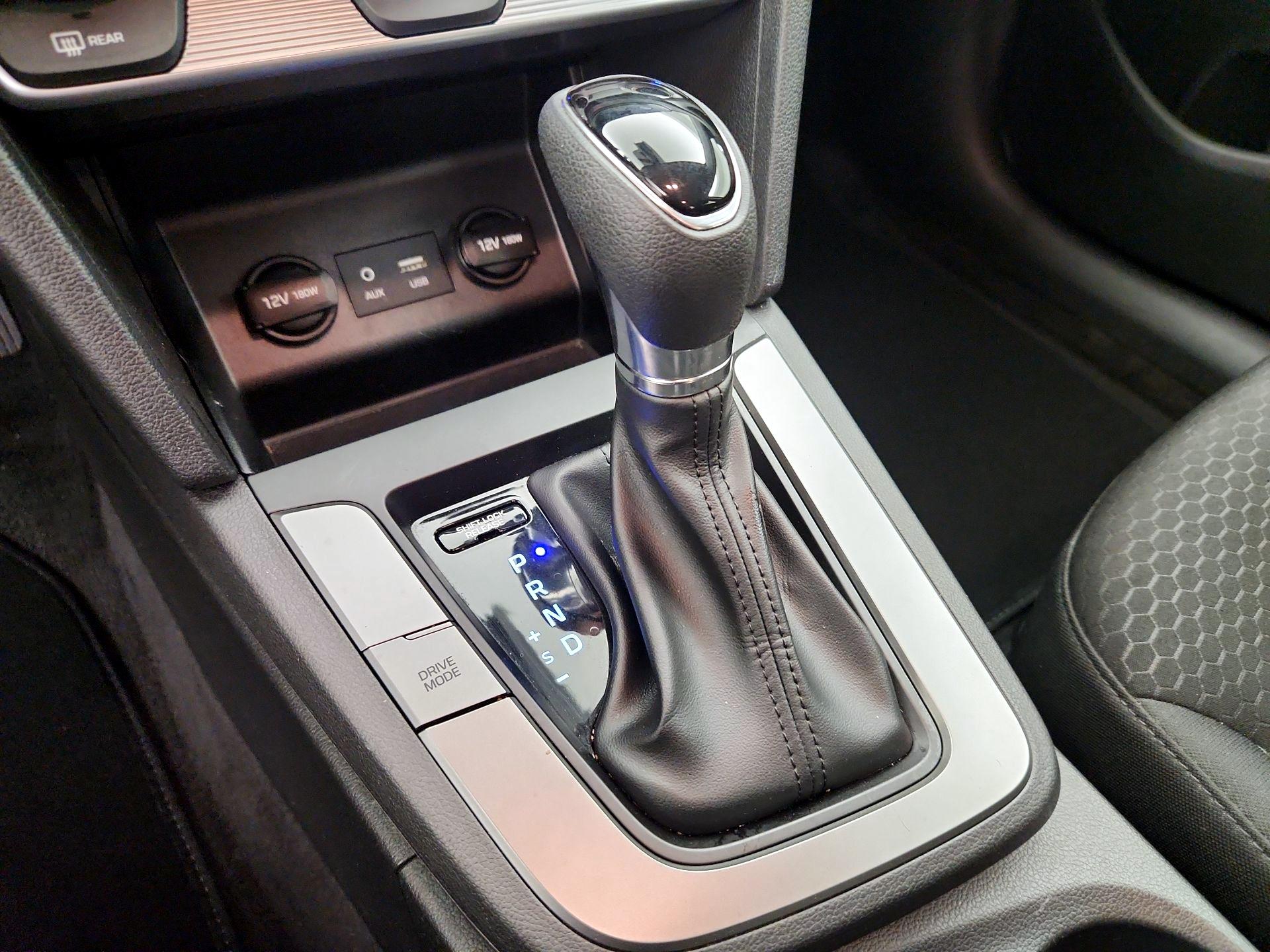 Thumbnail: 2019 Hyundai Elantra - 17
