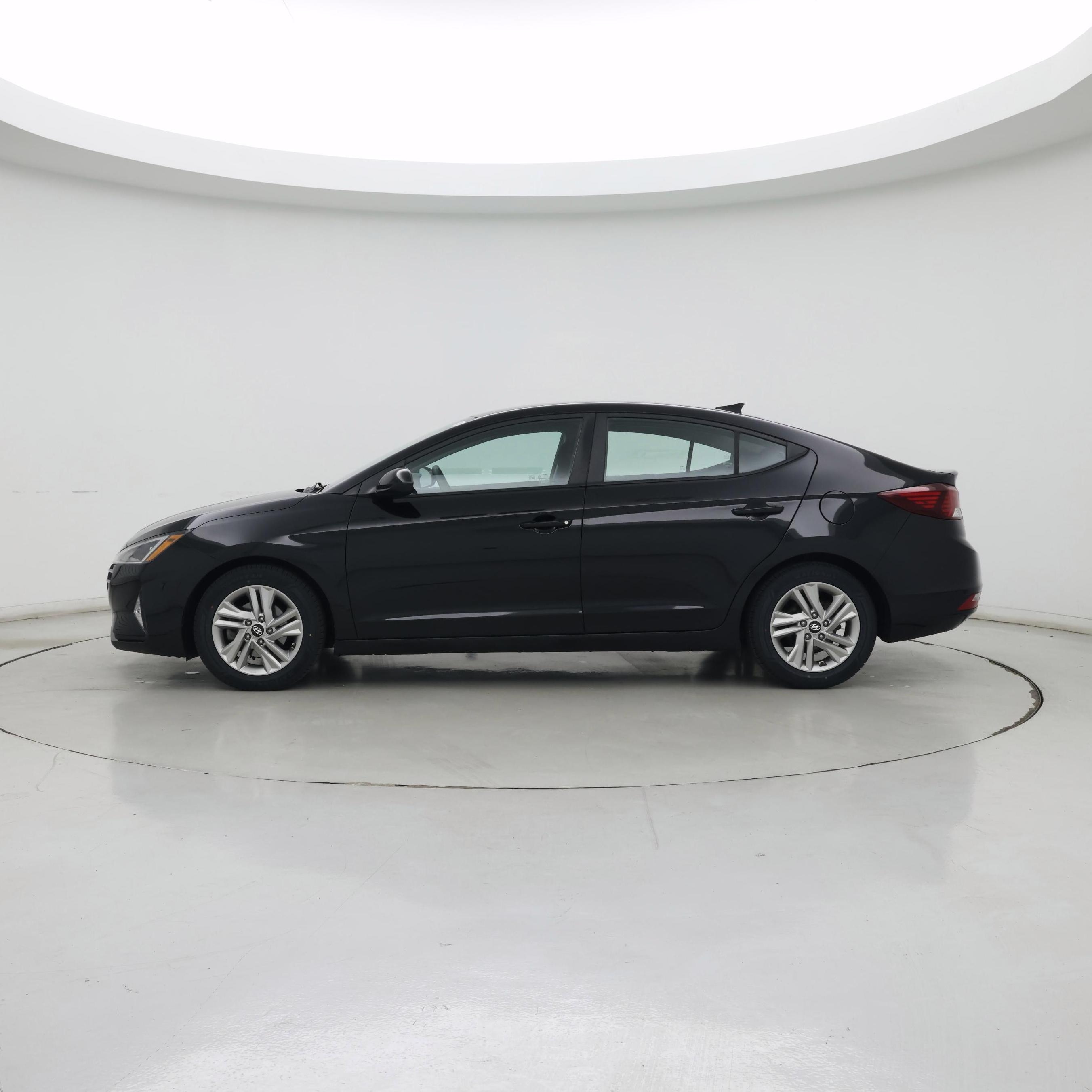 Thumbnail: 2019 Hyundai Elantra - 3