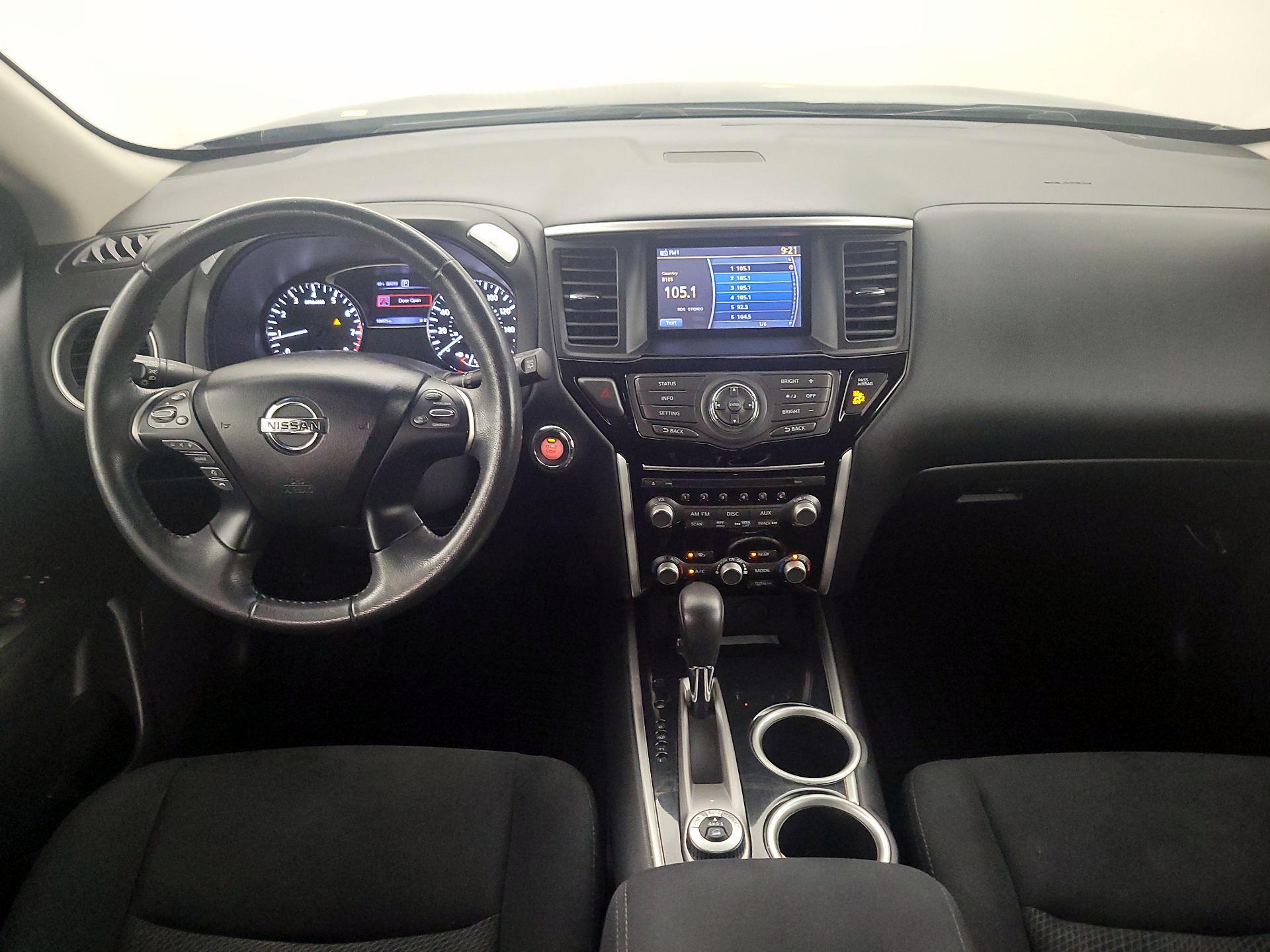 Thumbnail: 2016 Nissan Pathfinder - 9