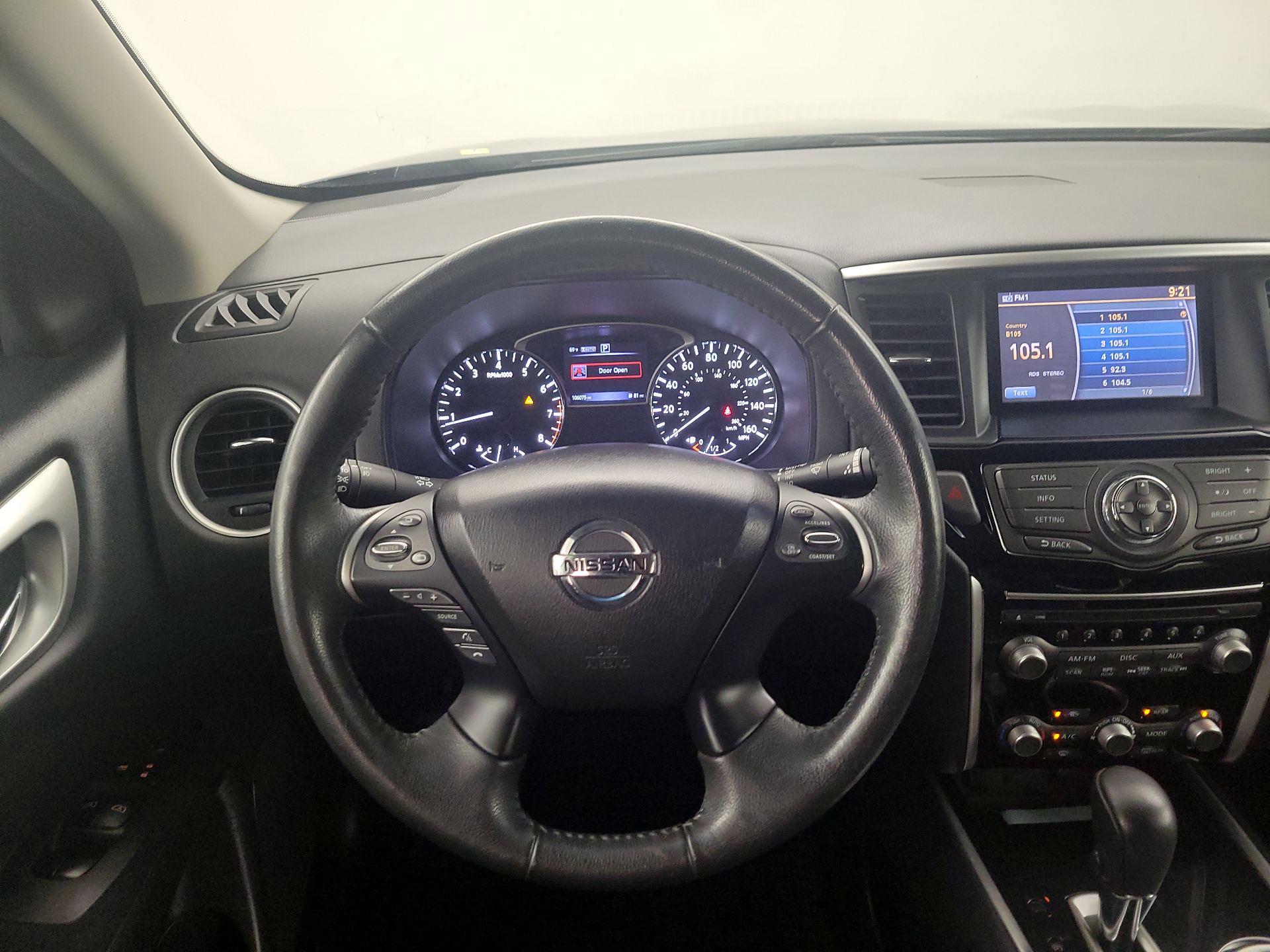 Thumbnail: 2016 Nissan Pathfinder - 10