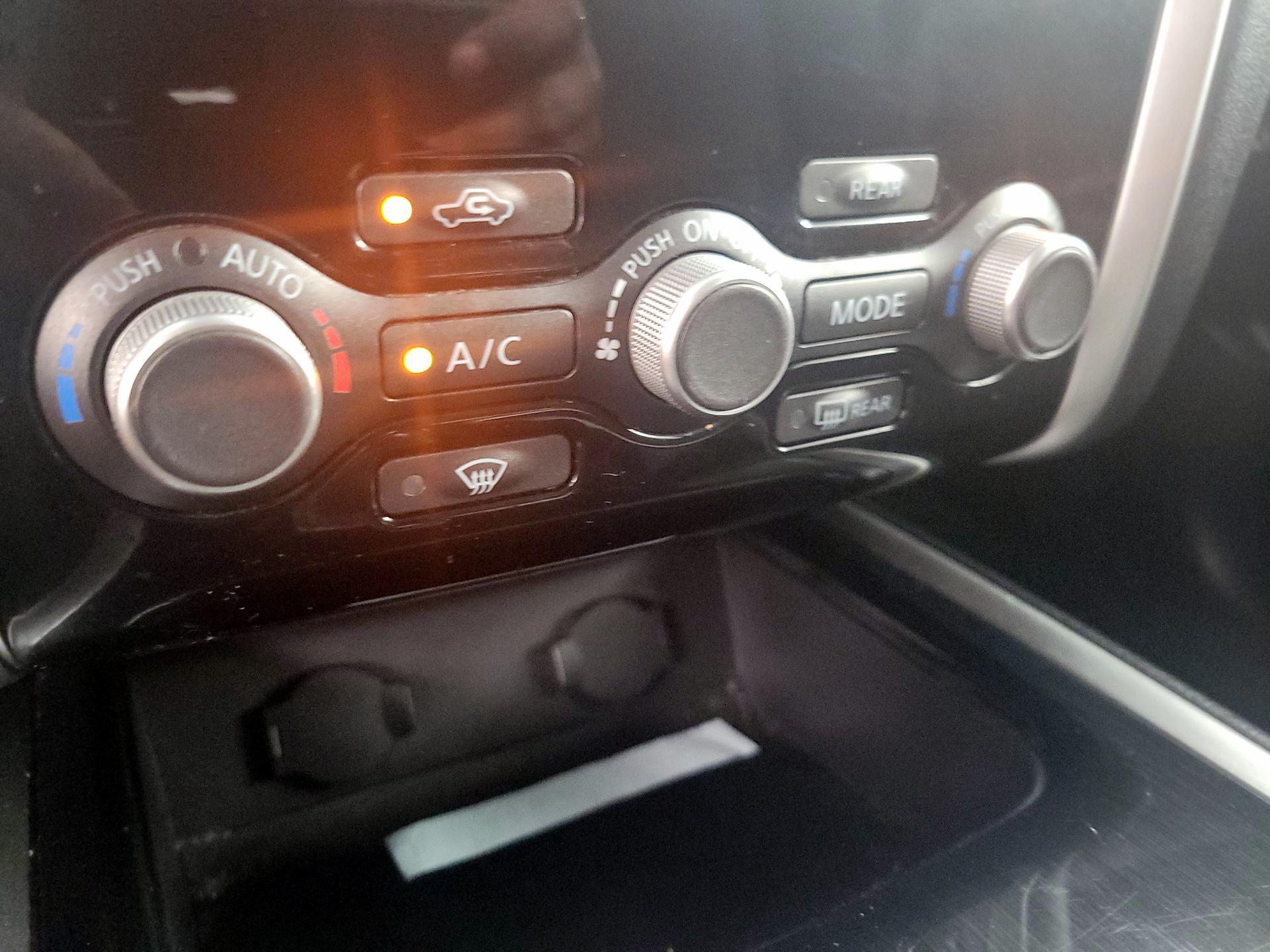 Thumbnail: 2016 Nissan Pathfinder - 16