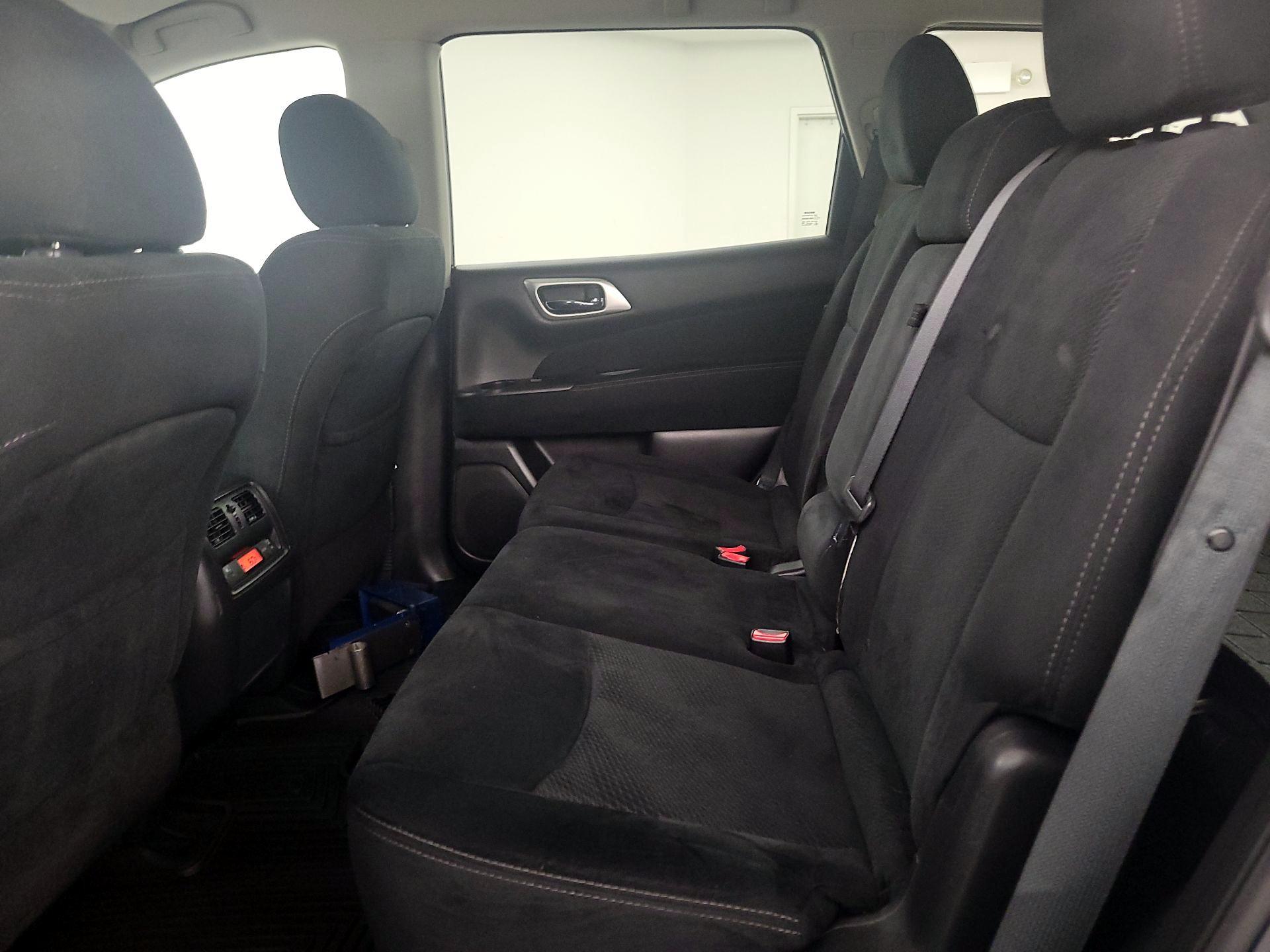 Thumbnail: 2016 Nissan Pathfinder - 19