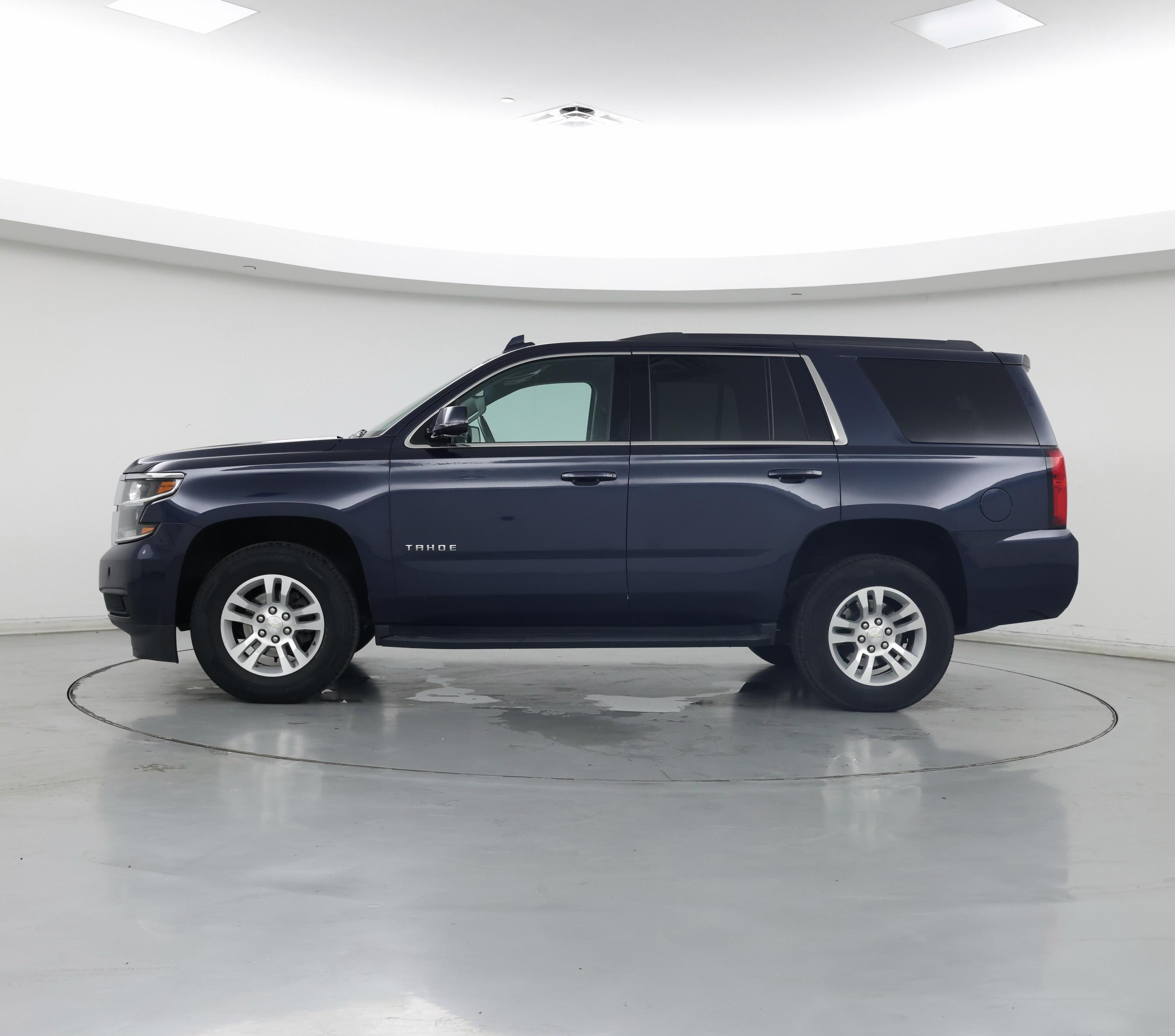 Thumbnail: 2019 Chevrolet Tahoe - 3