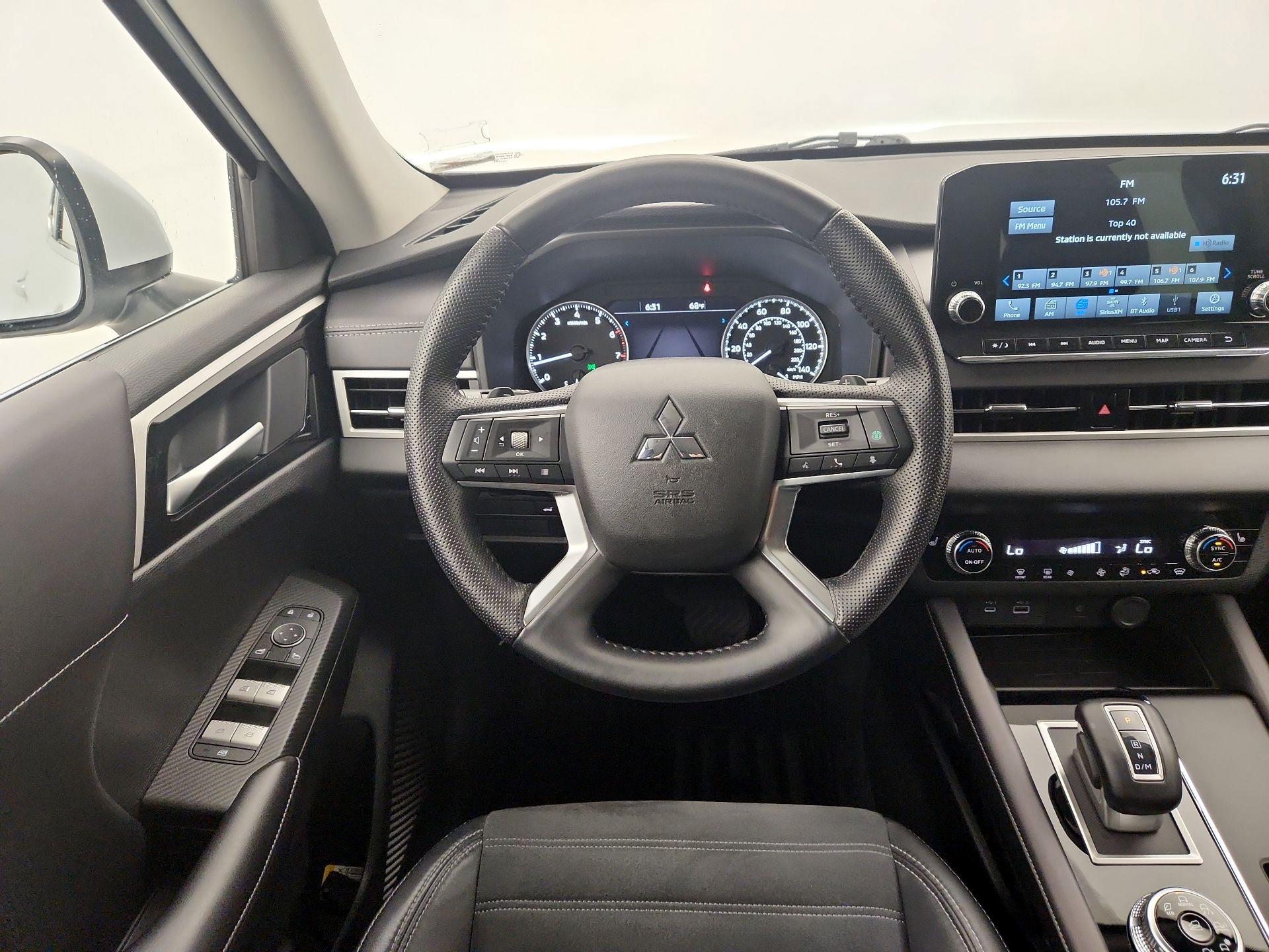 Thumbnail: 2022 Mitsubishi Outlander - 10